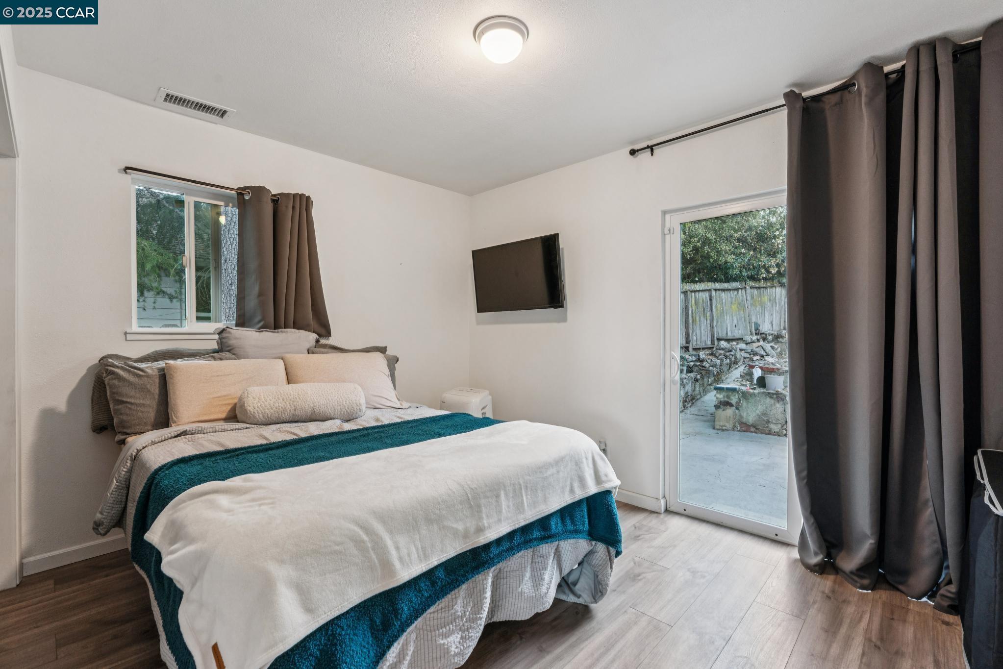 Detail Gallery Image 7 of 10 For 1111 Palm Ave, Martinez,  CA 94553 - 2 Beds | 1 Baths