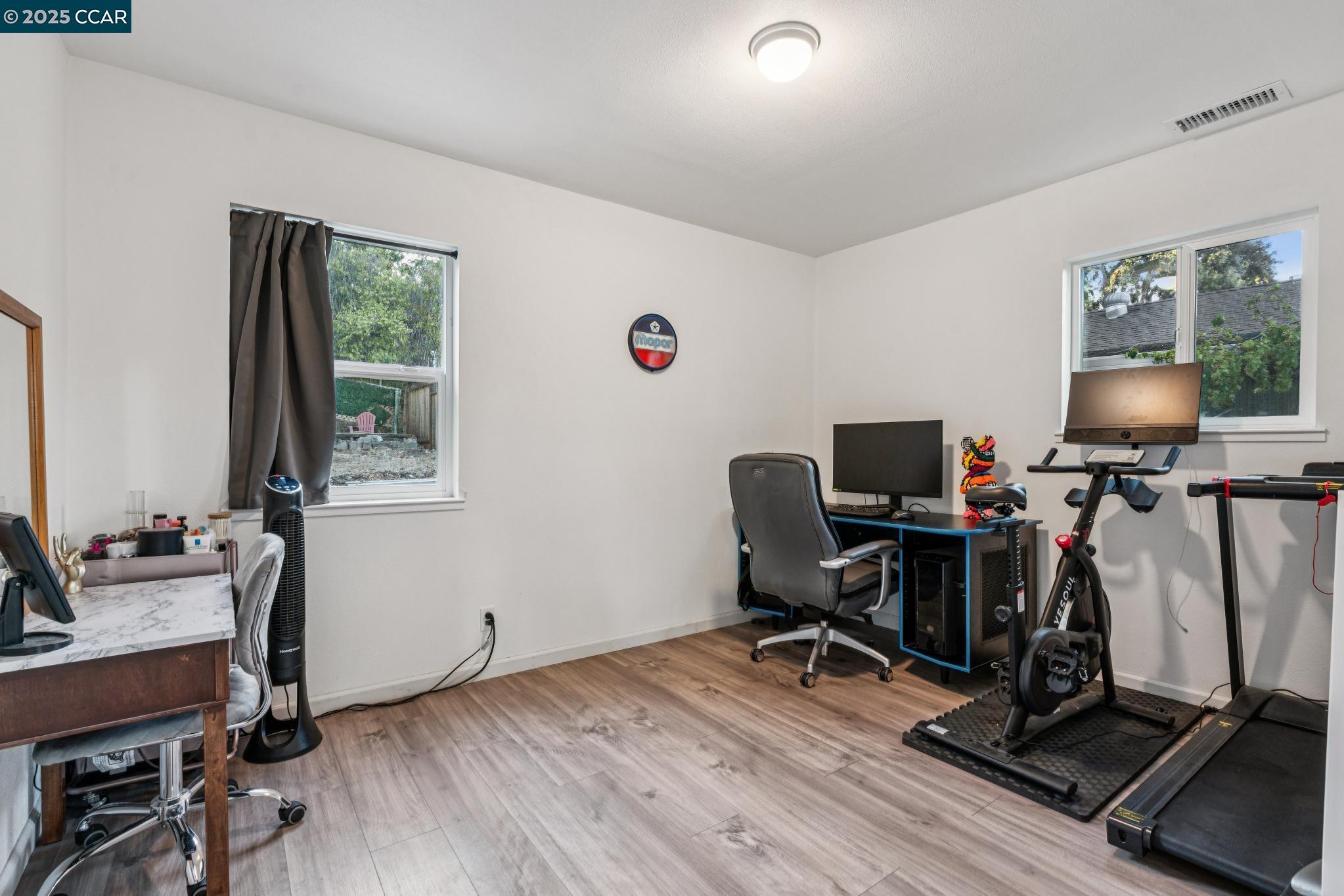 Detail Gallery Image 8 of 10 For 1111 Palm Ave, Martinez,  CA 94553 - 2 Beds | 1 Baths
