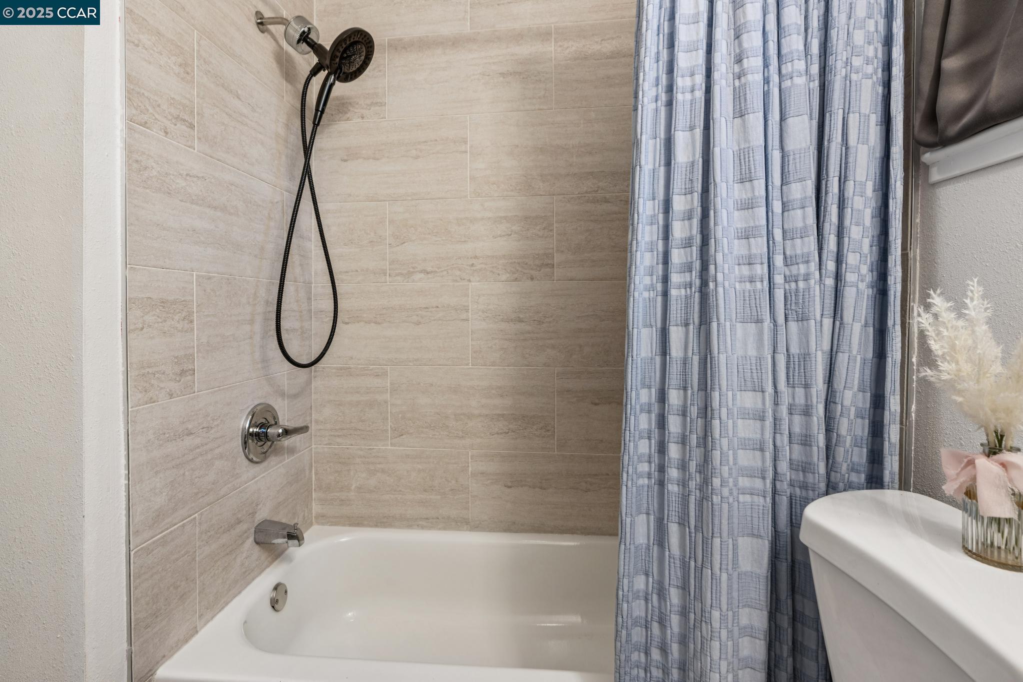 Detail Gallery Image 9 of 10 For 1111 Palm Ave, Martinez,  CA 94553 - 2 Beds | 1 Baths