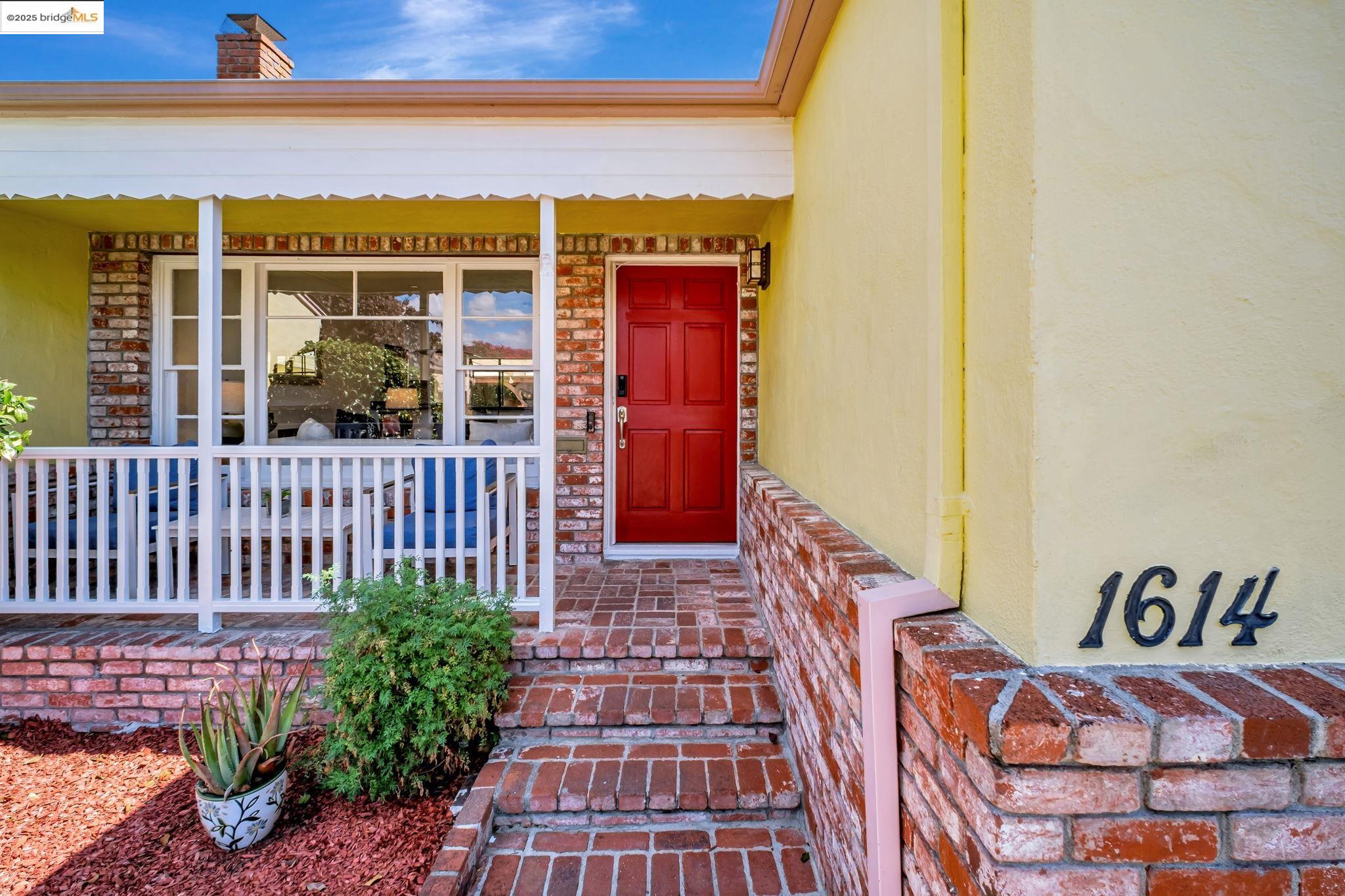 Detail Gallery Image 2 of 32 For 1614 139th Ave, San Leandro,  CA 94578 - 3 Beds | 2 Baths