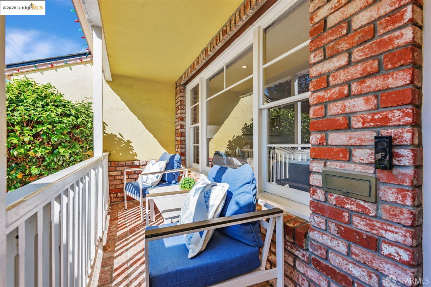 Detail Gallery Image 3 of 32 For 1614 139th Ave, San Leandro,  CA 94578 - 3 Beds | 2 Baths