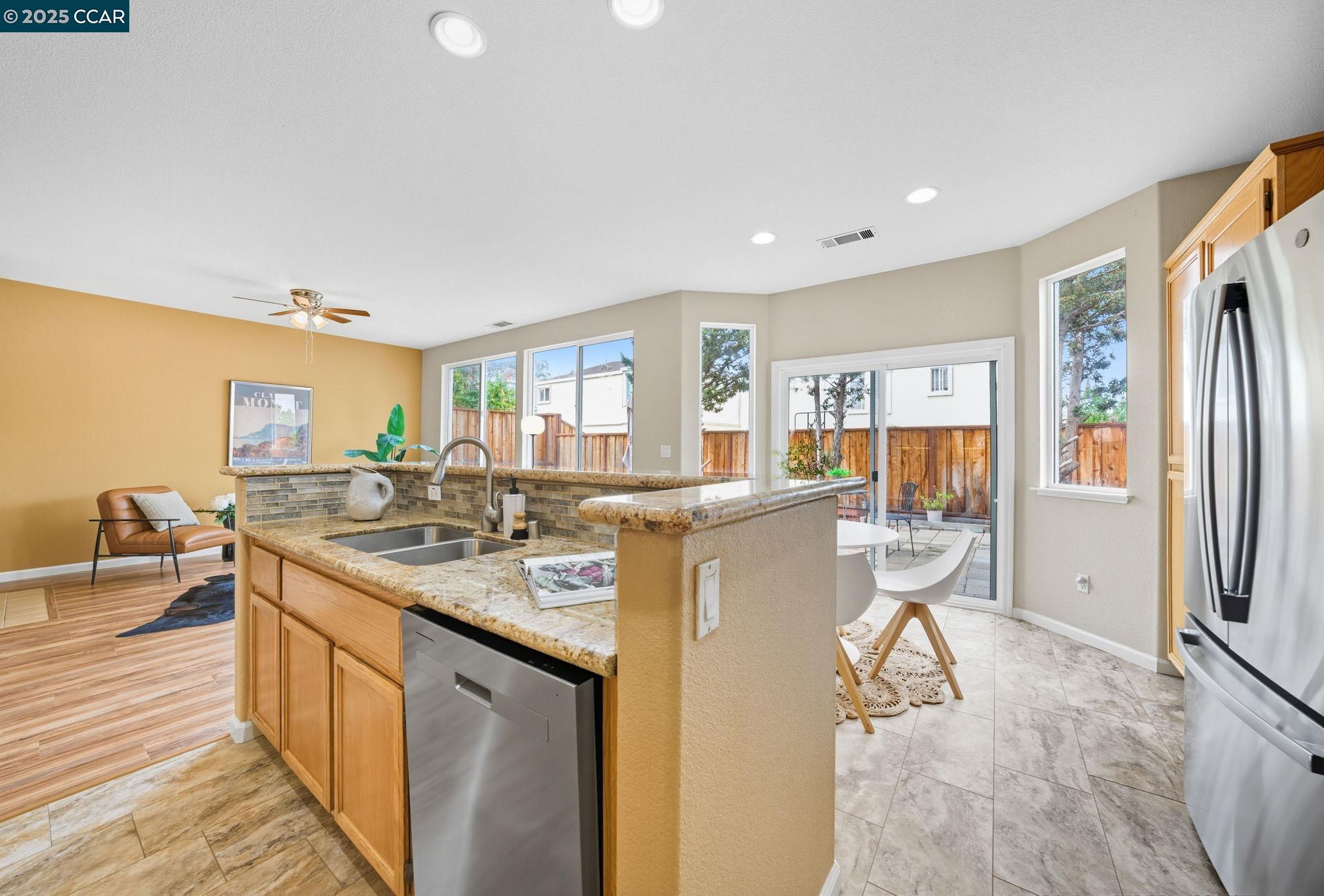 Detail Gallery Image 18 of 60 For 118 Rocky Pointe Ct, Hercules,  CA 94547-1991 - 5 Beds | 3 Baths