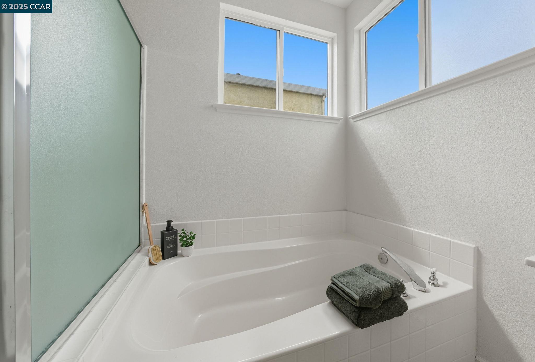 Detail Gallery Image 38 of 60 For 118 Rocky Pointe Ct, Hercules,  CA 94547-1991 - 5 Beds | 3 Baths