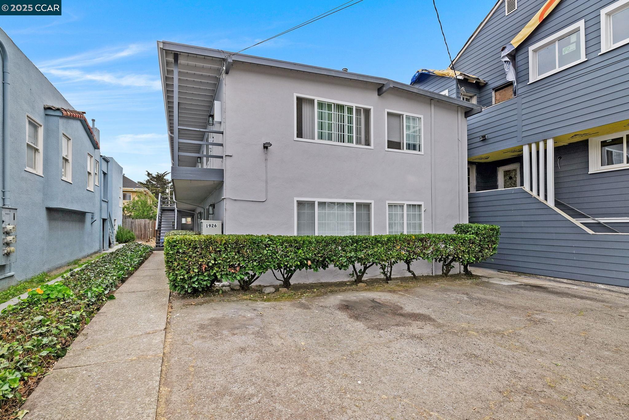 Detail Gallery Image 1 of 10 For 1926 Alcatraz Ave, Berkeley,  CA 94703 - 1 Beds | 1 Baths