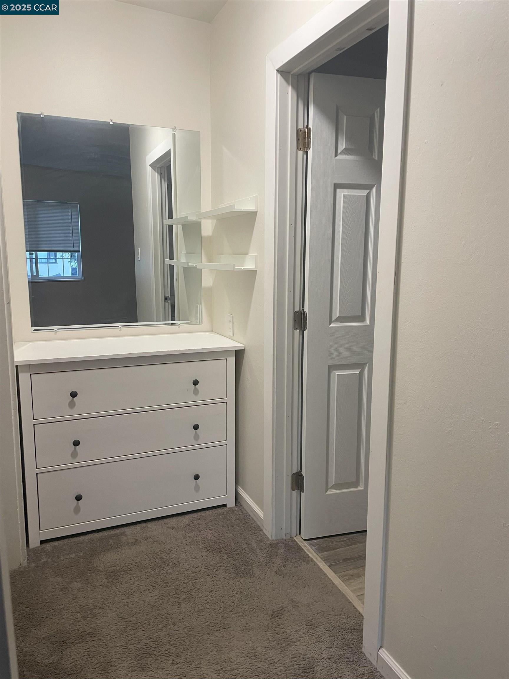 Detail Gallery Image 8 of 10 For 1926 Alcatraz Ave, Berkeley,  CA 94703 - 1 Beds | 1 Baths