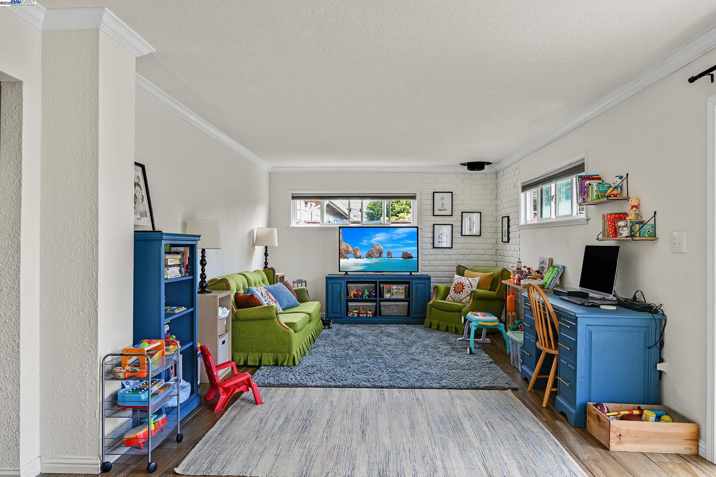 Detail Gallery Image 13 of 33 For 17779 Rainier Ave, Hayward,  CA 94541 - 4 Beds | 2 Baths