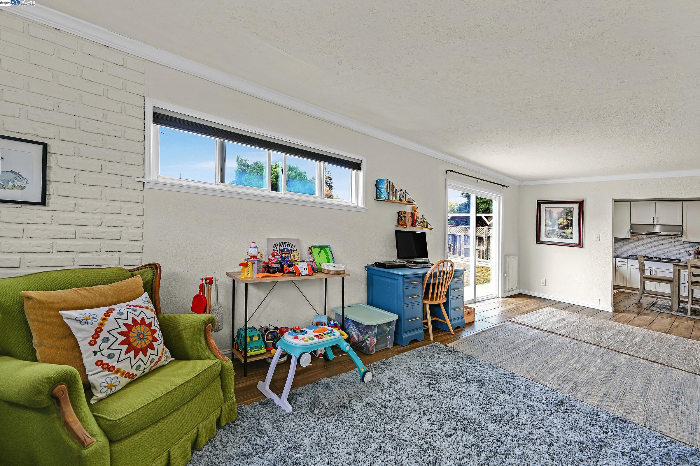 Detail Gallery Image 15 of 33 For 17779 Rainier Ave, Hayward,  CA 94541 - 4 Beds | 2 Baths