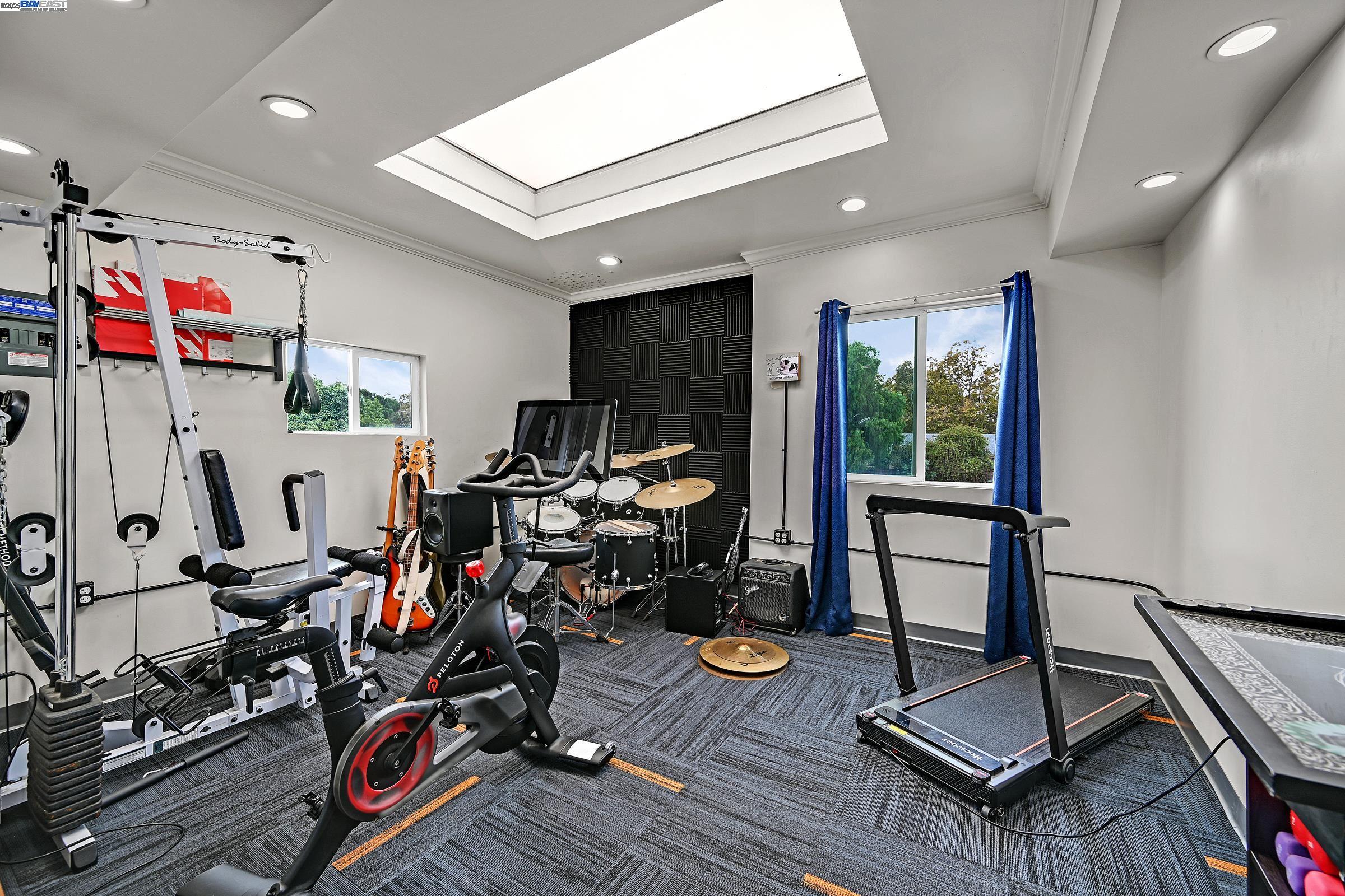 Detail Gallery Image 26 of 33 For 17779 Rainier Ave, Hayward,  CA 94541 - 4 Beds | 2 Baths