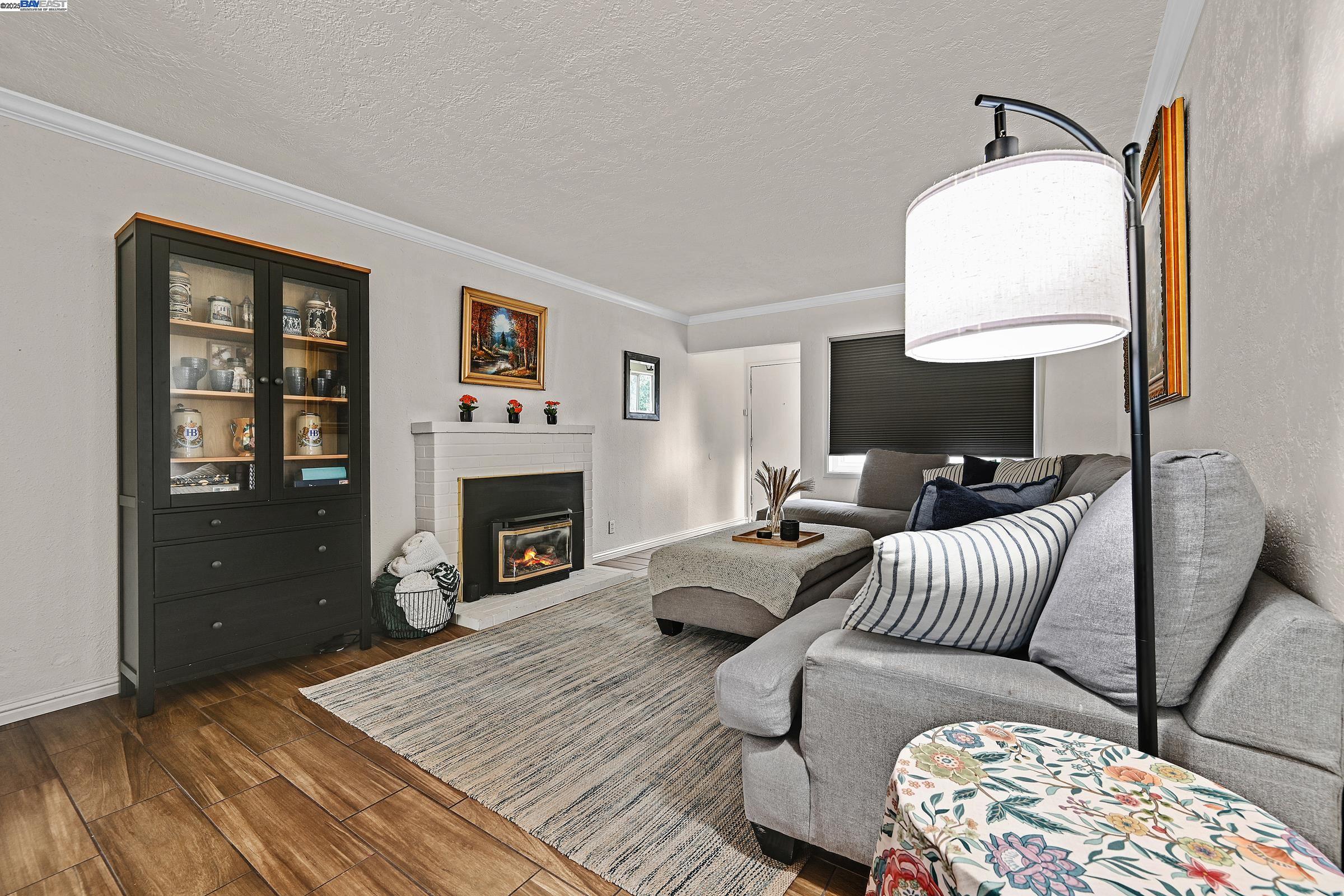 Detail Gallery Image 4 of 33 For 17779 Rainier Ave, Hayward,  CA 94541 - 4 Beds | 2 Baths