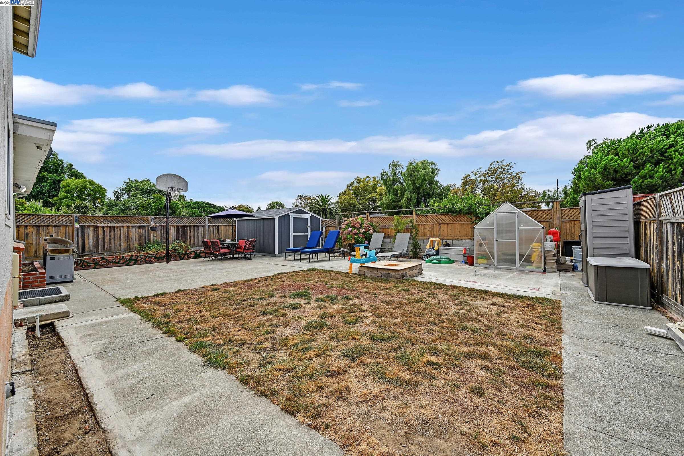 Detail Gallery Image 31 of 33 For 17779 Rainier Ave, Hayward,  CA 94541 - 4 Beds | 2 Baths
