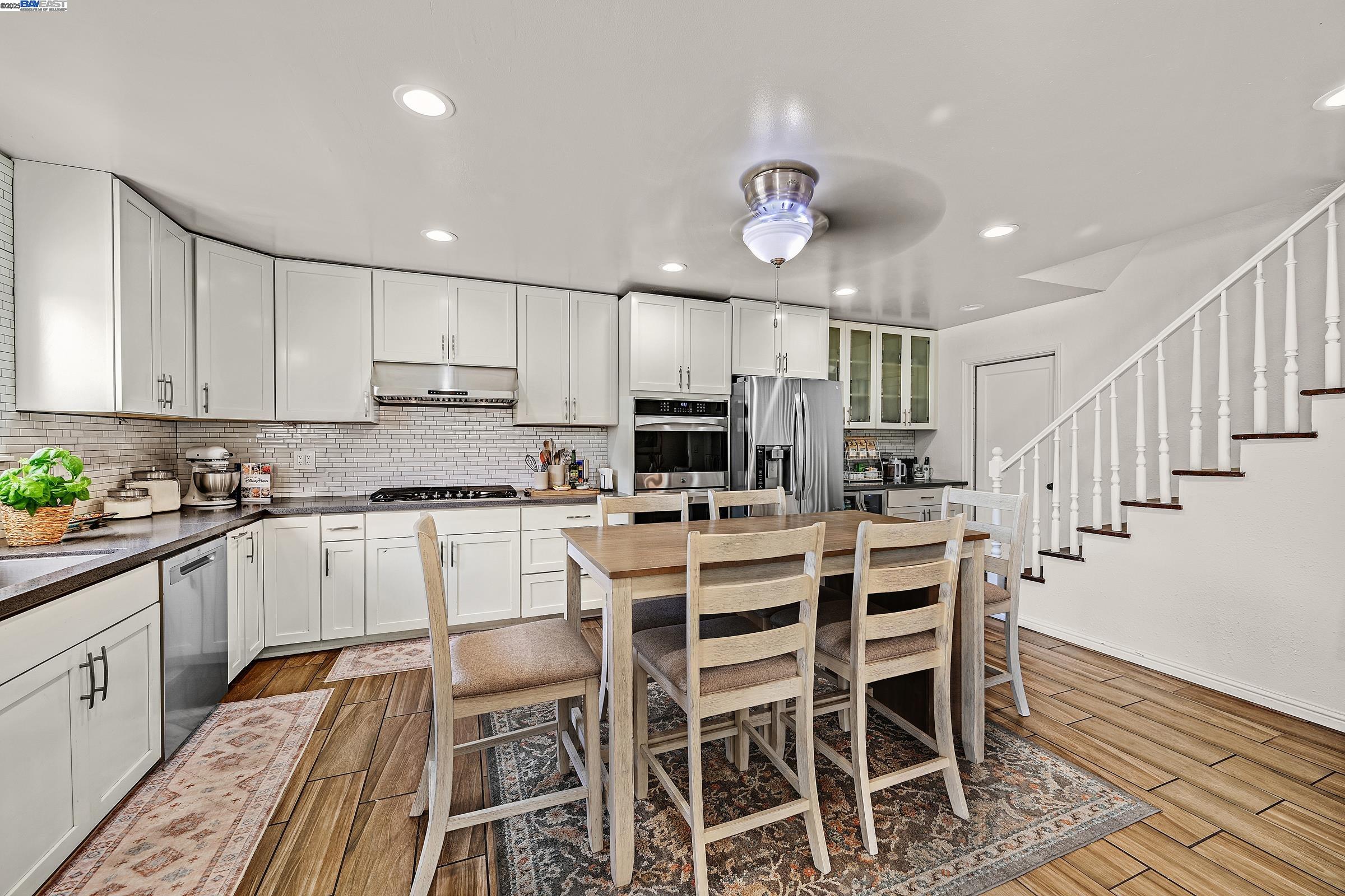 Detail Gallery Image 8 of 33 For 17779 Rainier Ave, Hayward,  CA 94541 - 4 Beds | 2 Baths