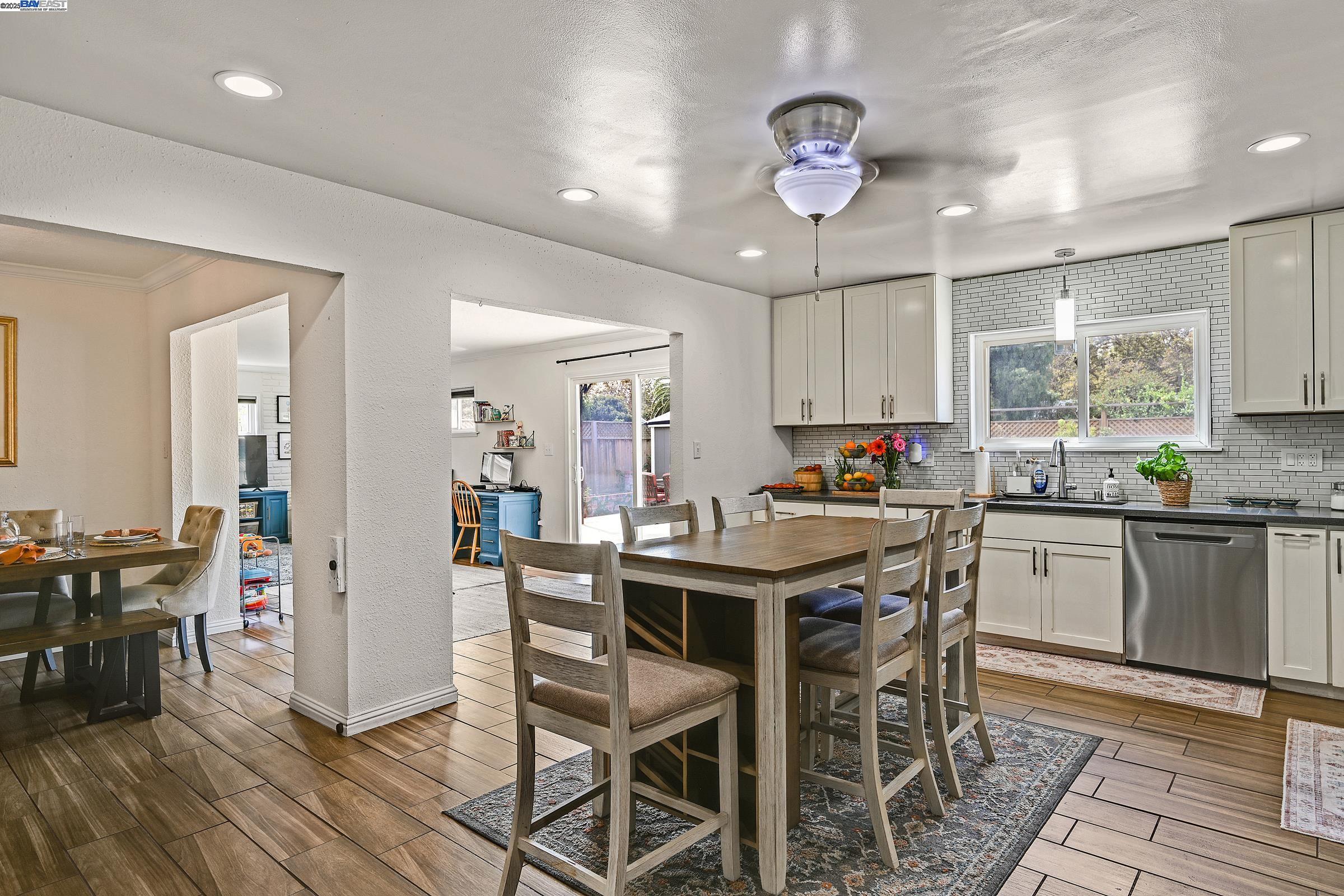 Detail Gallery Image 9 of 33 For 17779 Rainier Ave, Hayward,  CA 94541 - 4 Beds | 2 Baths