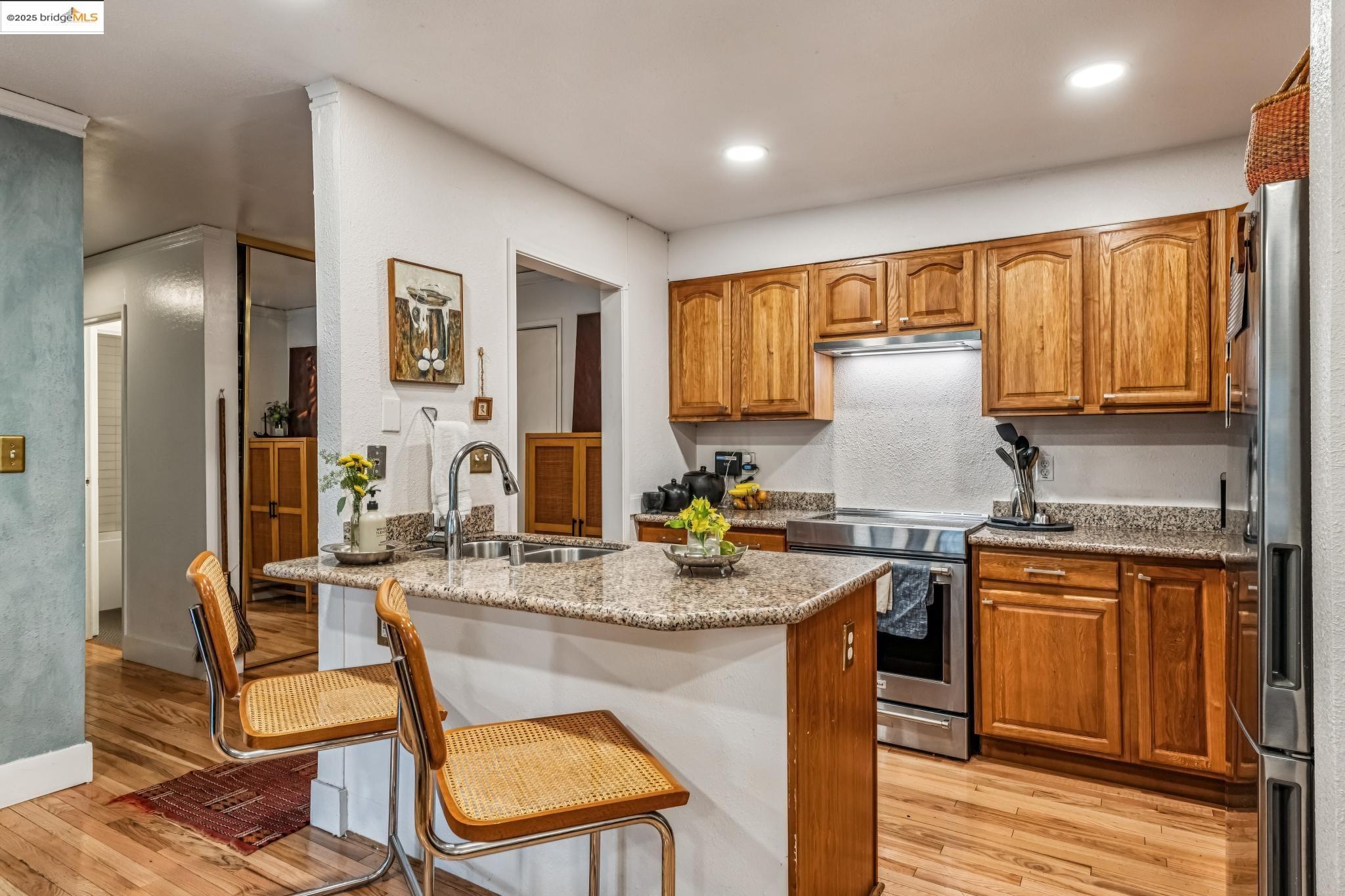 Detail Gallery Image 12 of 45 For 199 Montecito Ave #105,  Oakland,  CA 94610 - 2 Beds | 1 Baths
