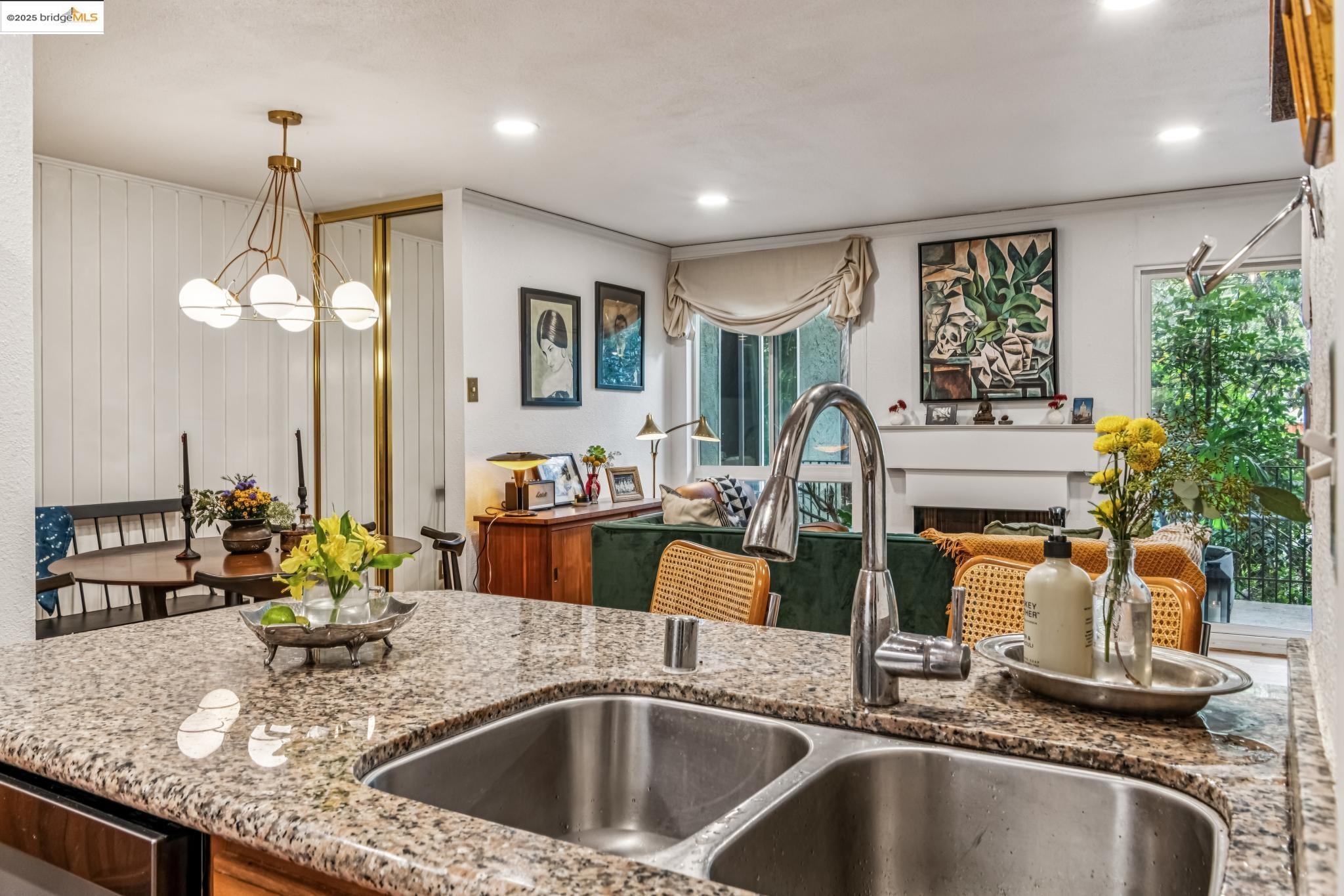 Detail Gallery Image 14 of 45 For 199 Montecito Ave #105,  Oakland,  CA 94610 - 2 Beds | 1 Baths