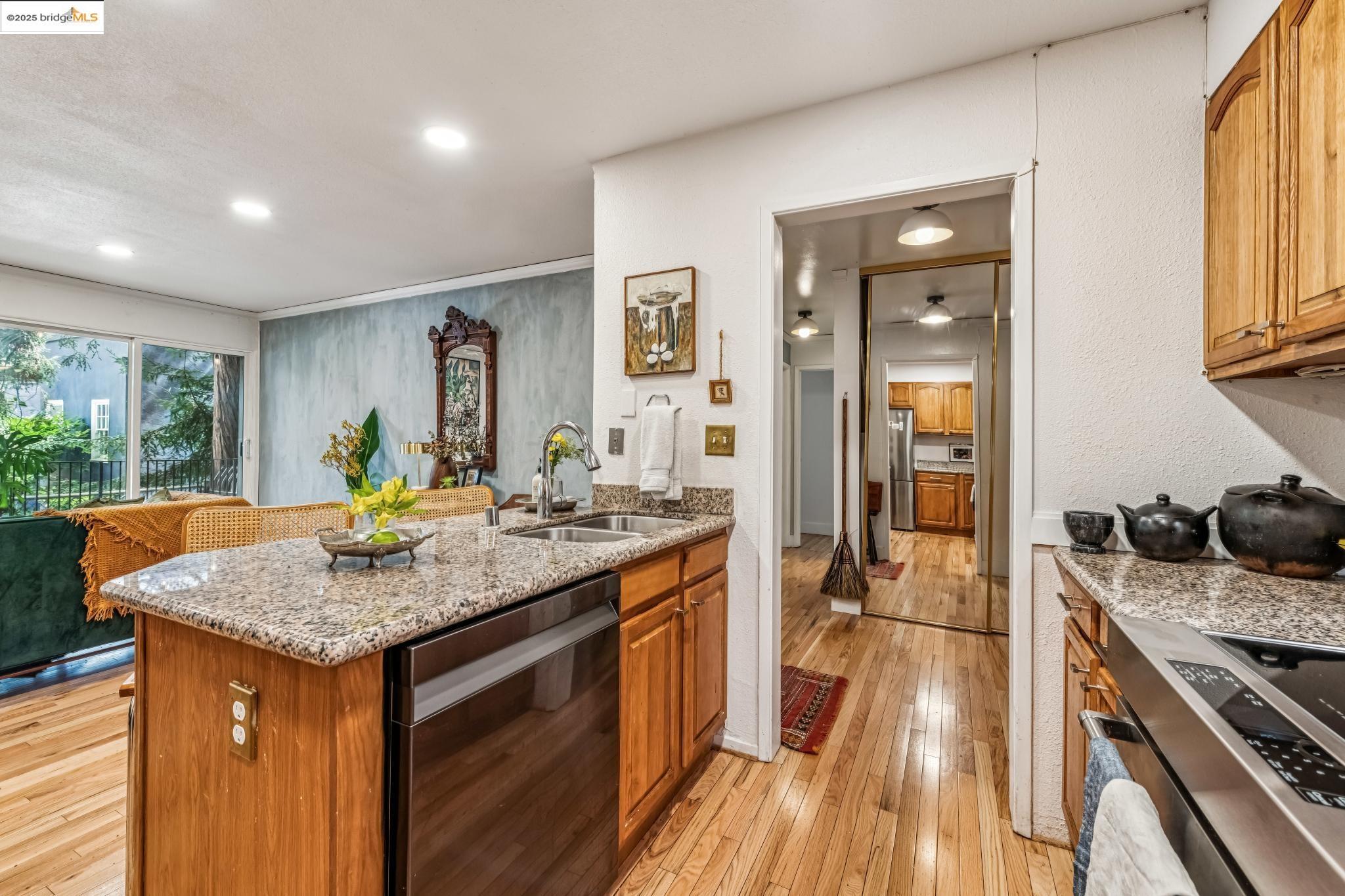 Detail Gallery Image 15 of 45 For 199 Montecito Ave #105,  Oakland,  CA 94610 - 2 Beds | 1 Baths