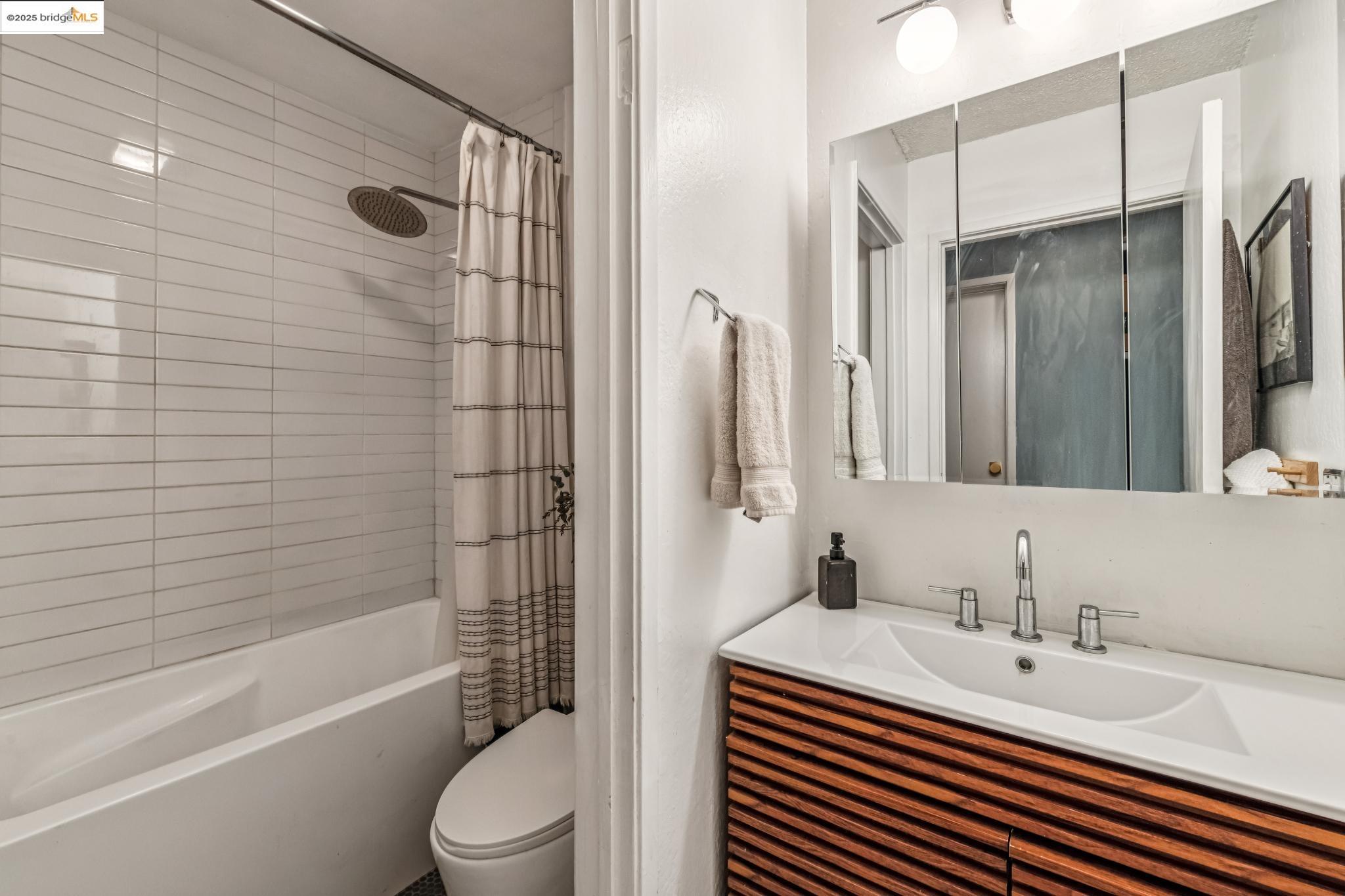 Detail Gallery Image 19 of 45 For 199 Montecito Ave #105,  Oakland,  CA 94610 - 2 Beds | 1 Baths
