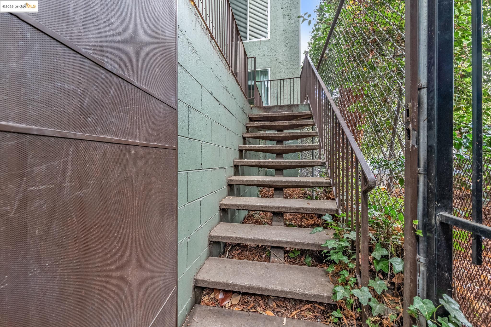 Detail Gallery Image 28 of 45 For 199 Montecito Ave #105,  Oakland,  CA 94610 - 2 Beds | 1 Baths