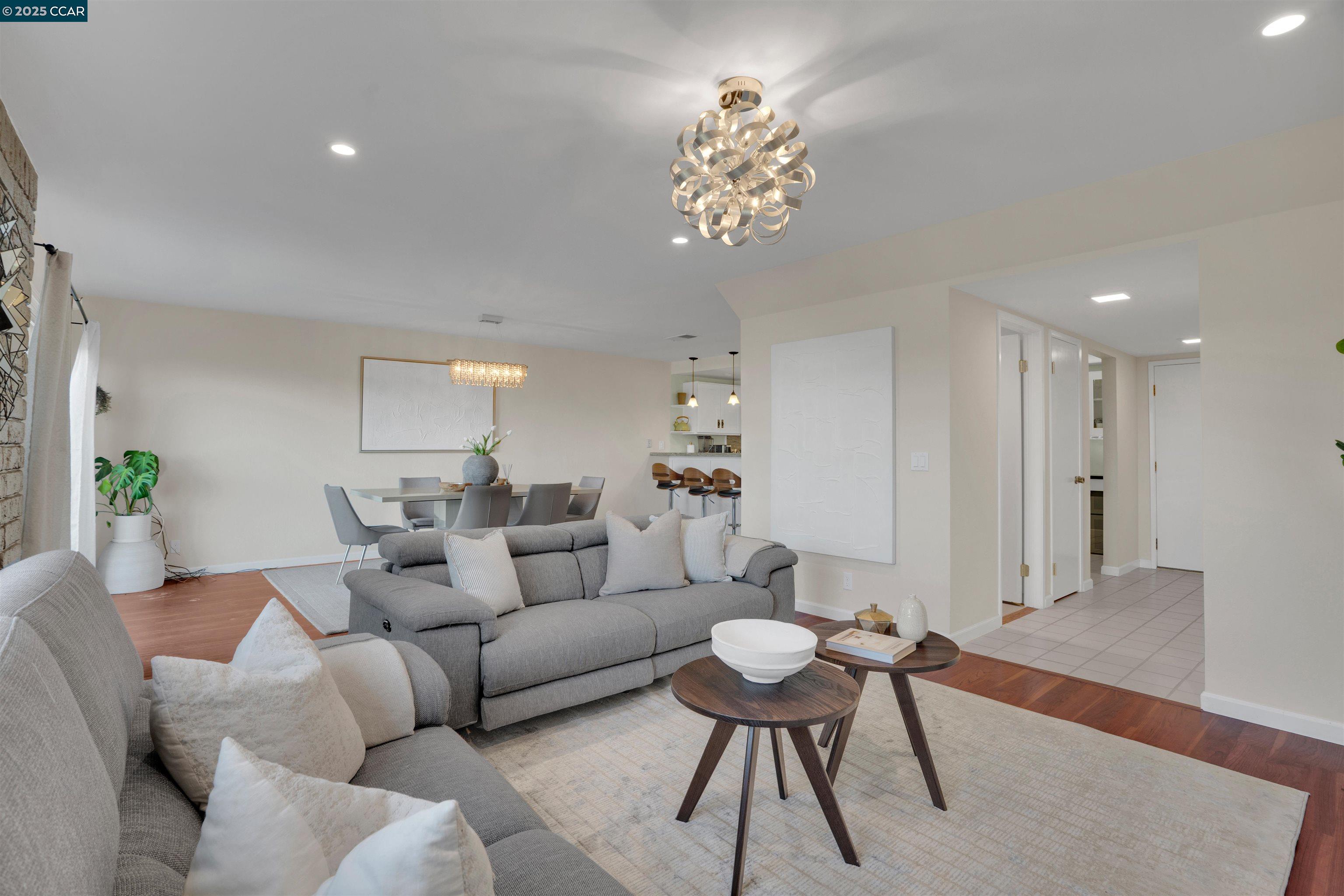 Photo #8: 41111319 Listing: Photo #8