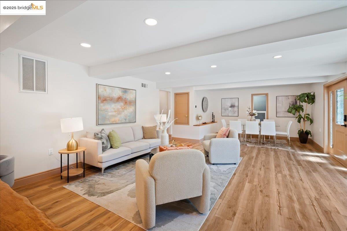 Detail Gallery Image 15 of 59 For 164 Duncan Way, Oakland,  CA 94611 - 5 Beds | 3 Baths
