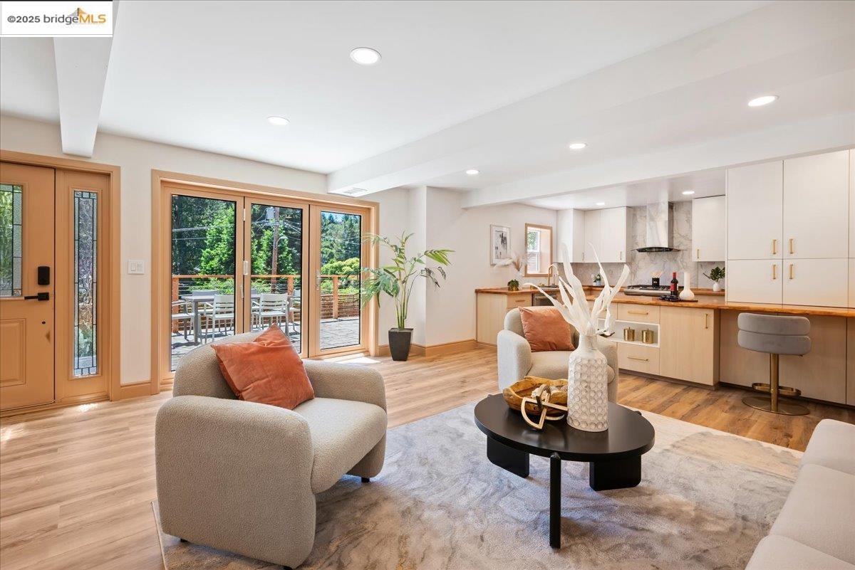 Detail Gallery Image 16 of 59 For 164 Duncan Way, Oakland,  CA 94611 - 5 Beds | 3 Baths