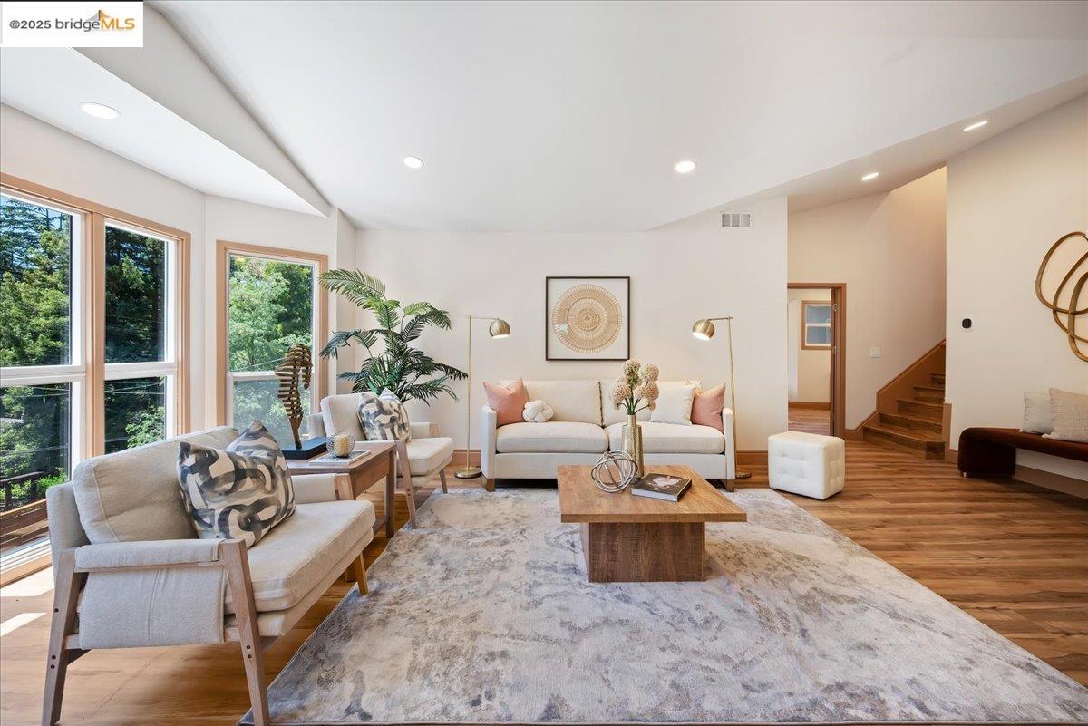 Detail Gallery Image 18 of 59 For 164 Duncan Way, Oakland,  CA 94611 - 5 Beds | 3 Baths