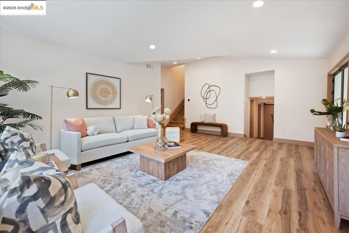 Detail Gallery Image 19 of 59 For 164 Duncan Way, Oakland,  CA 94611 - 5 Beds | 3 Baths