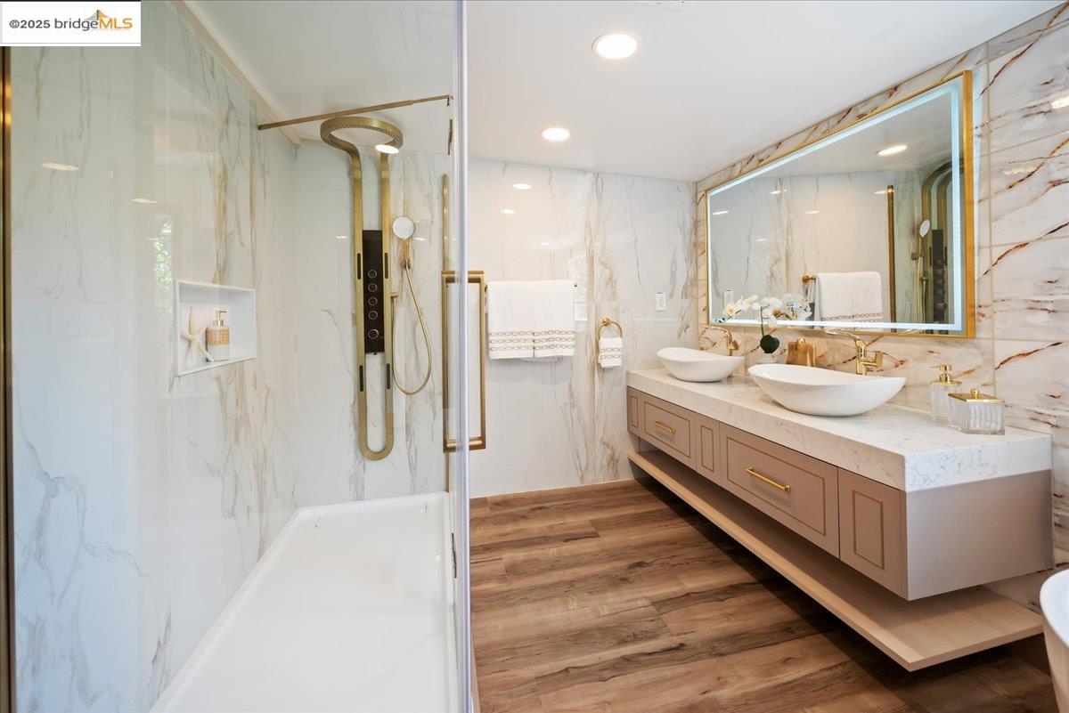 Detail Gallery Image 27 of 59 For 164 Duncan Way, Oakland,  CA 94611 - 5 Beds | 3 Baths