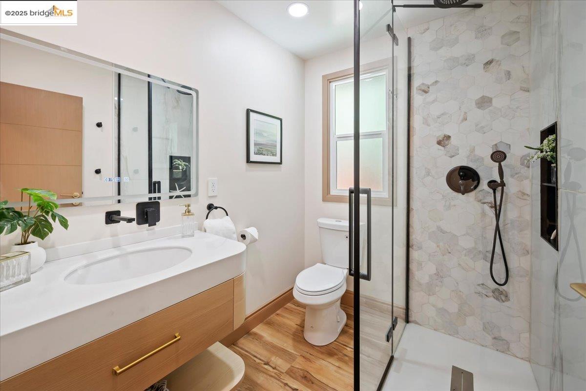 Detail Gallery Image 31 of 59 For 164 Duncan Way, Oakland,  CA 94611 - 5 Beds | 3 Baths