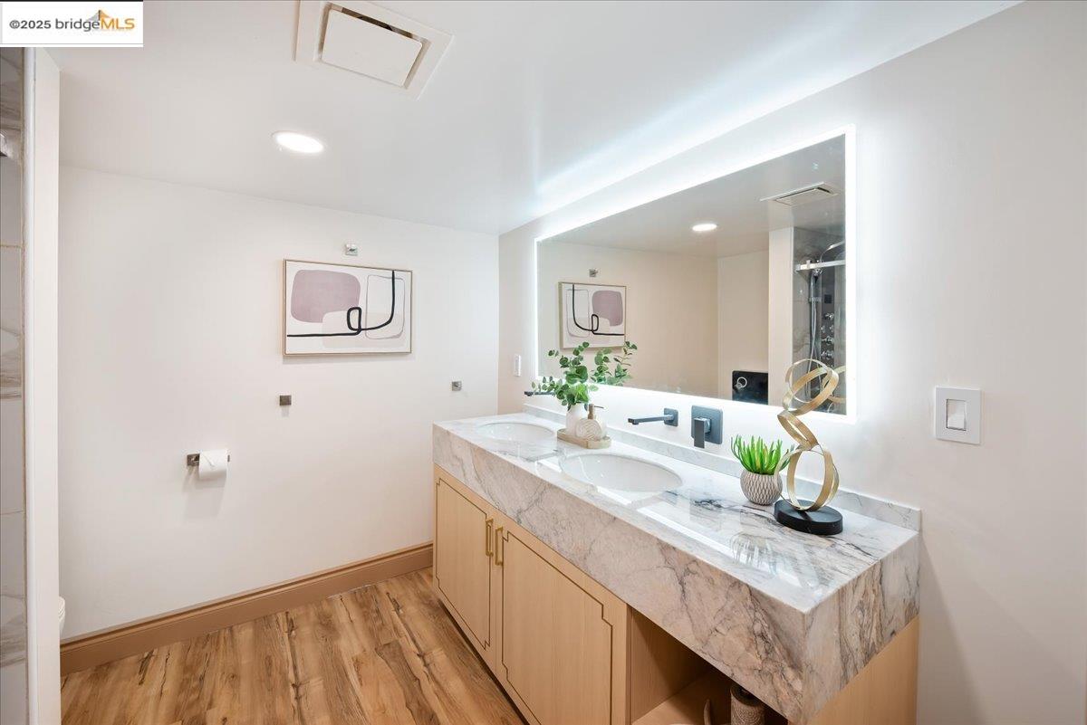 Detail Gallery Image 33 of 59 For 164 Duncan Way, Oakland,  CA 94611 - 5 Beds | 3 Baths