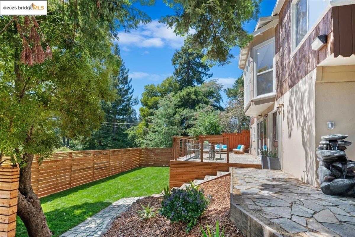 Detail Gallery Image 4 of 59 For 164 Duncan Way, Oakland,  CA 94611 - 5 Beds | 3 Baths