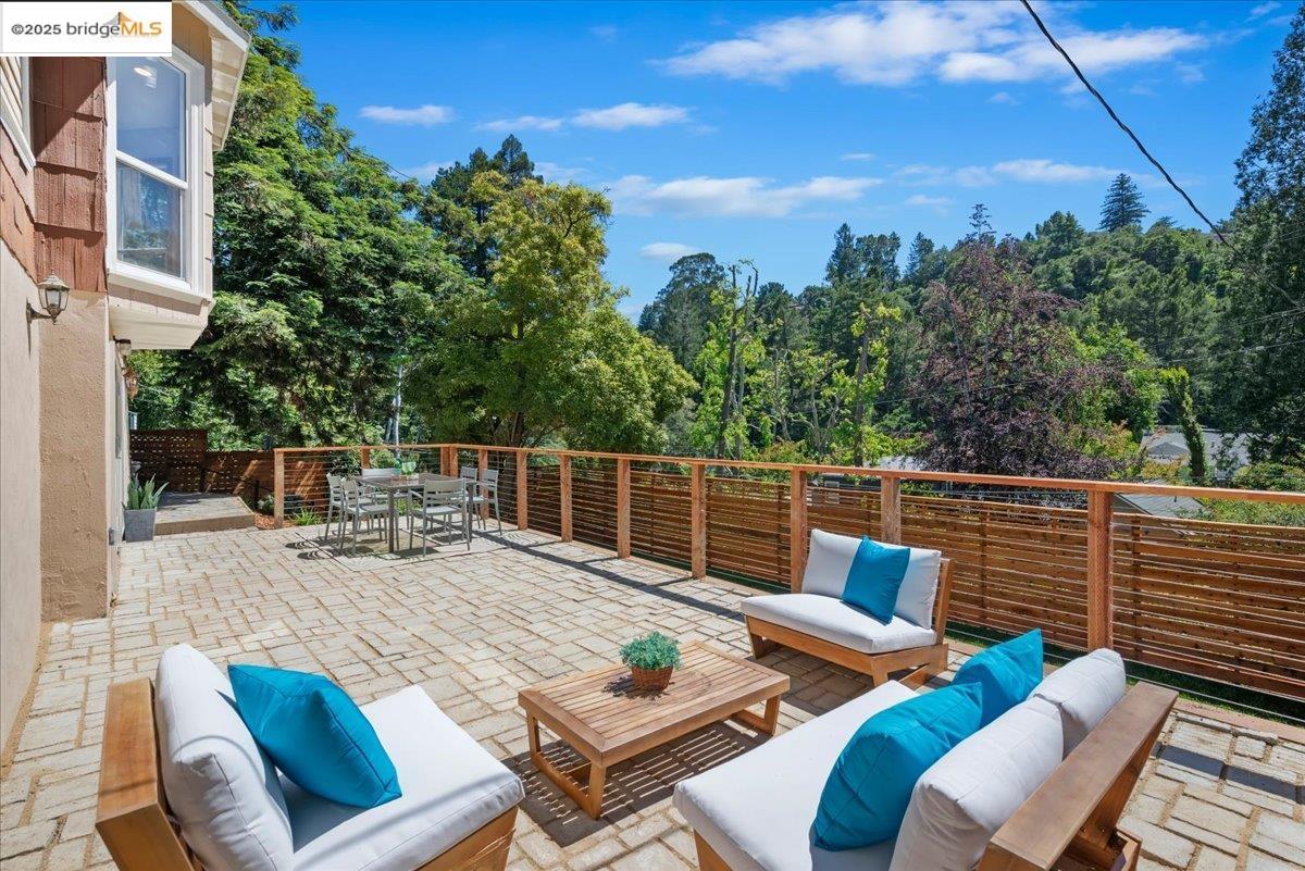 Detail Gallery Image 5 of 59 For 164 Duncan Way, Oakland,  CA 94611 - 5 Beds | 3 Baths