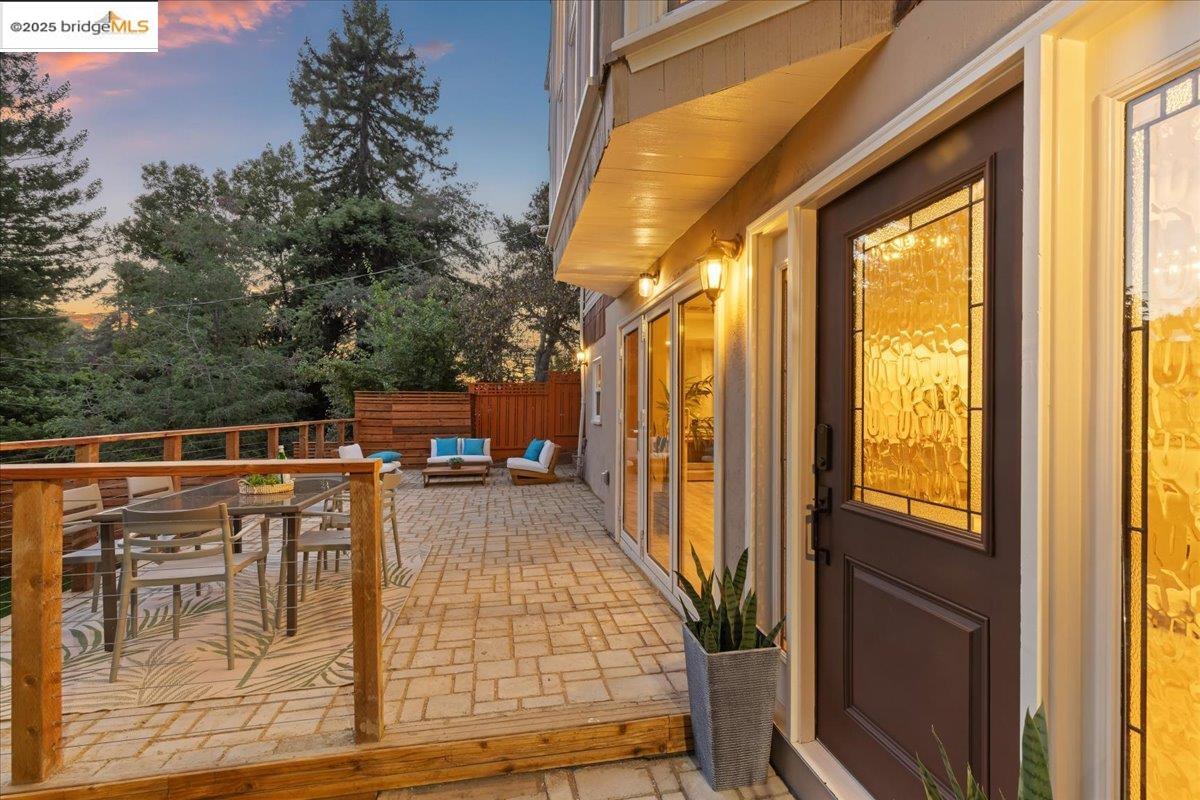 Detail Gallery Image 55 of 59 For 164 Duncan Way, Oakland,  CA 94611 - 5 Beds | 3 Baths