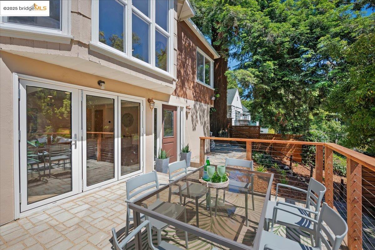 Detail Gallery Image 6 of 59 For 164 Duncan Way, Oakland,  CA 94611 - 5 Beds | 3 Baths