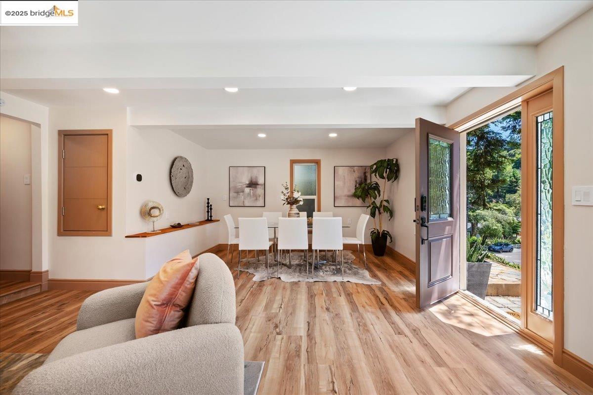 Detail Gallery Image 8 of 59 For 164 Duncan Way, Oakland,  CA 94611 - 5 Beds | 3 Baths