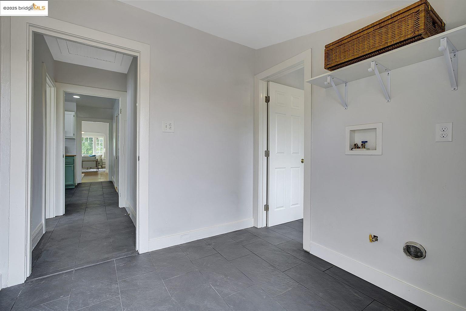 Detail Gallery Image 31 of 42 For 1337 E 25th St, Oakland,  CA 94606 - 3 Beds | 2 Baths