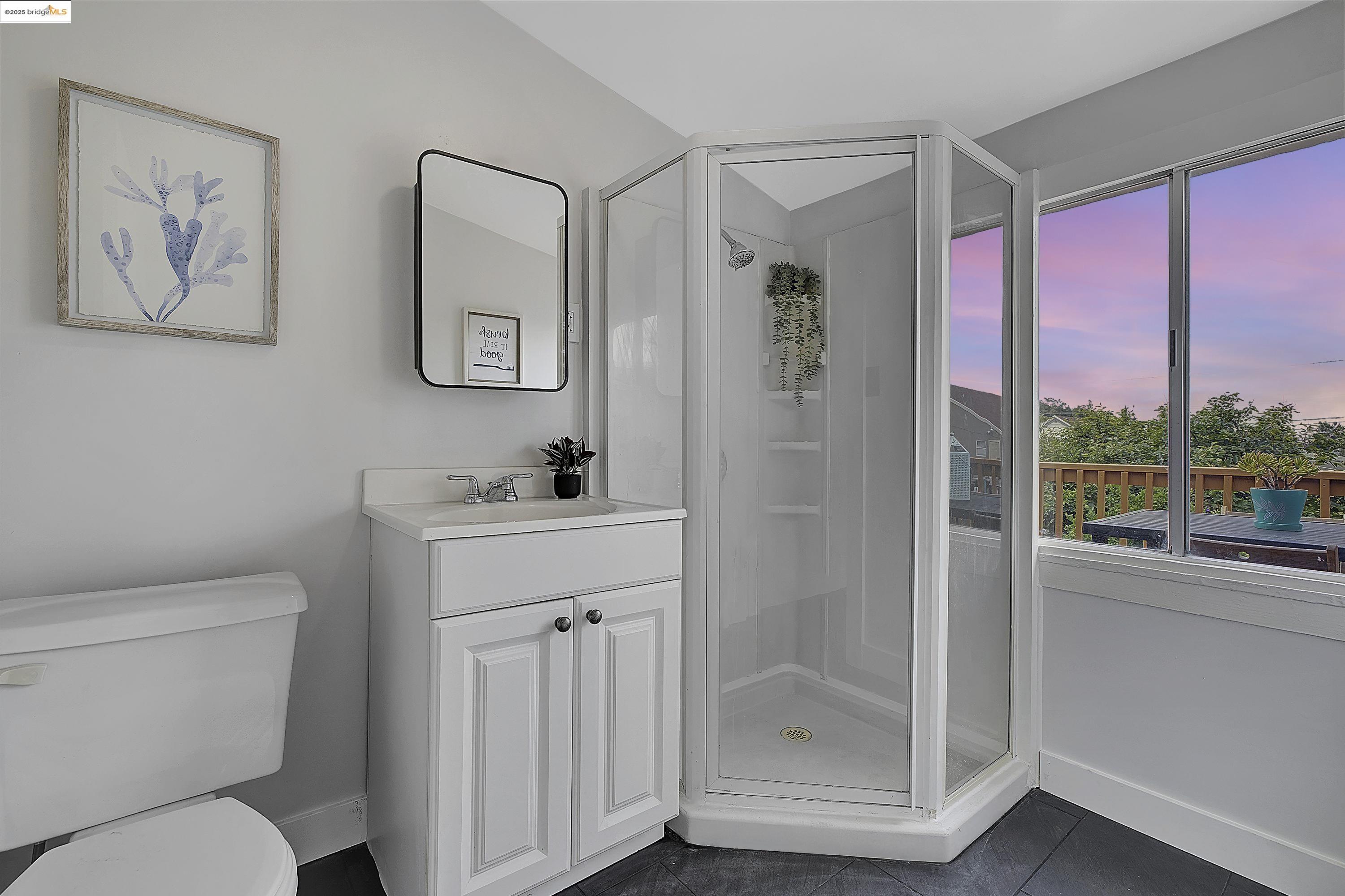 Detail Gallery Image 32 of 42 For 1337 E 25th St, Oakland,  CA 94606 - 3 Beds | 2 Baths
