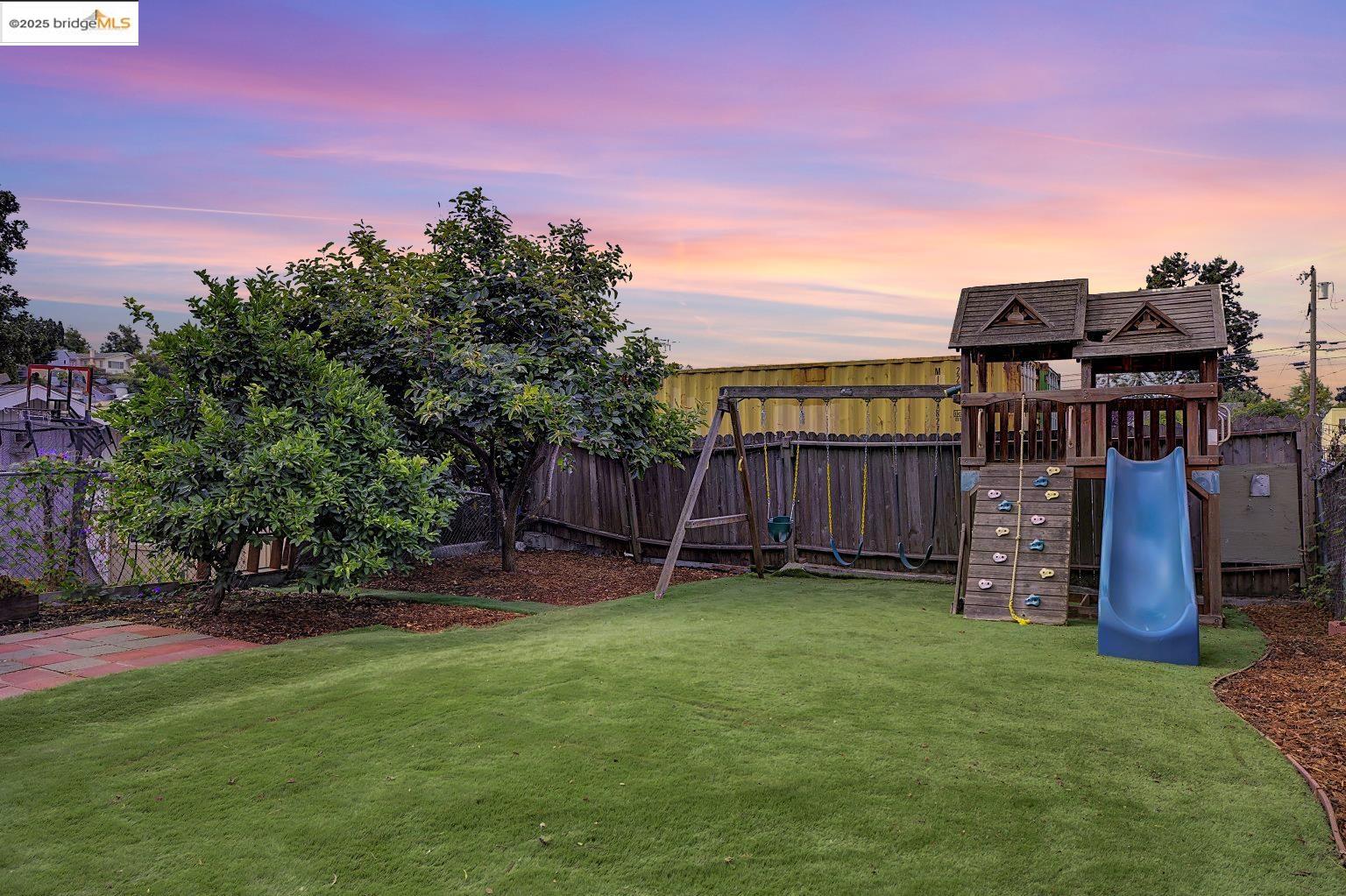 Detail Gallery Image 38 of 42 For 1337 E 25th St, Oakland,  CA 94606 - 3 Beds | 2 Baths