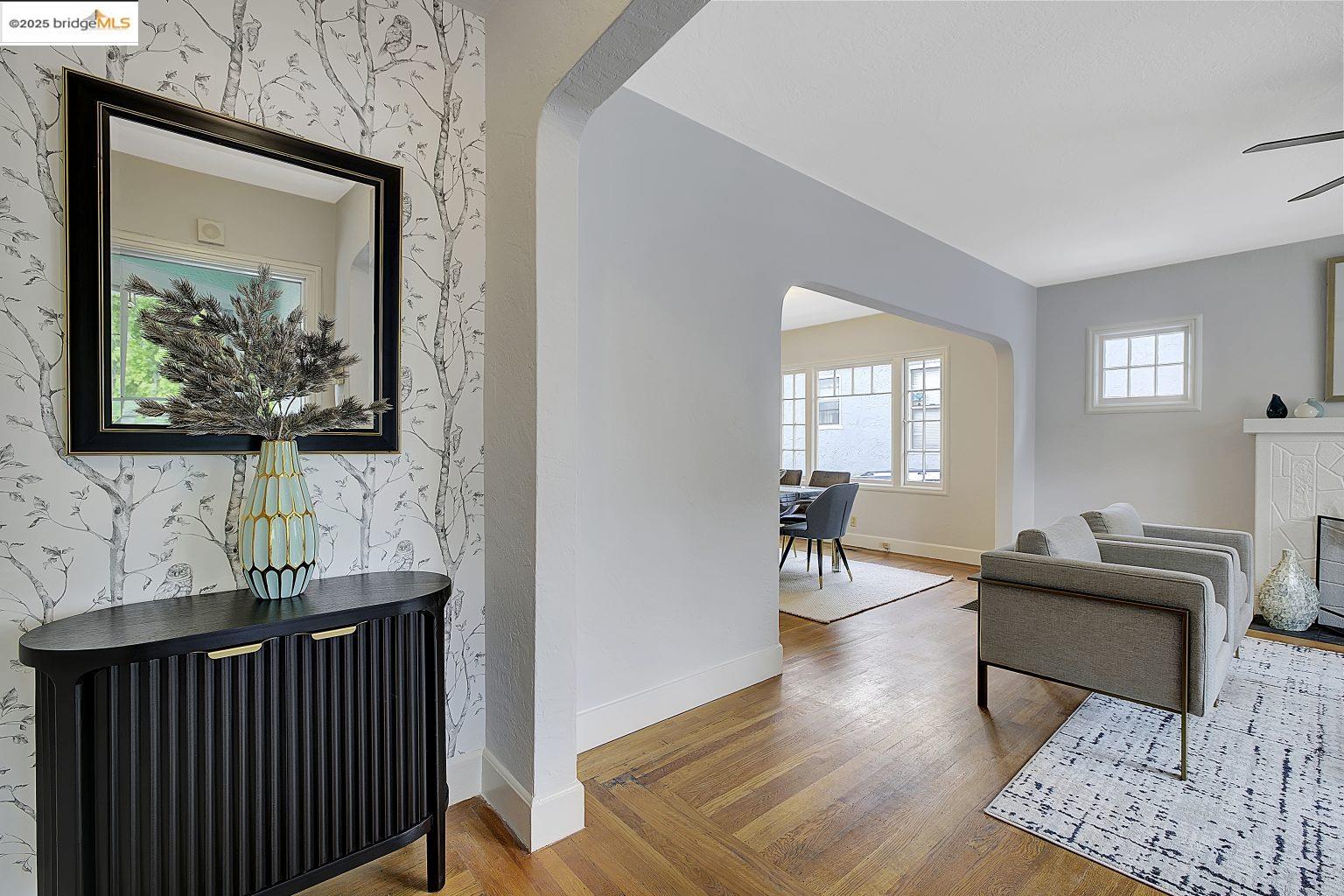Detail Gallery Image 6 of 42 For 1337 E 25th St, Oakland,  CA 94606 - 3 Beds | 2 Baths