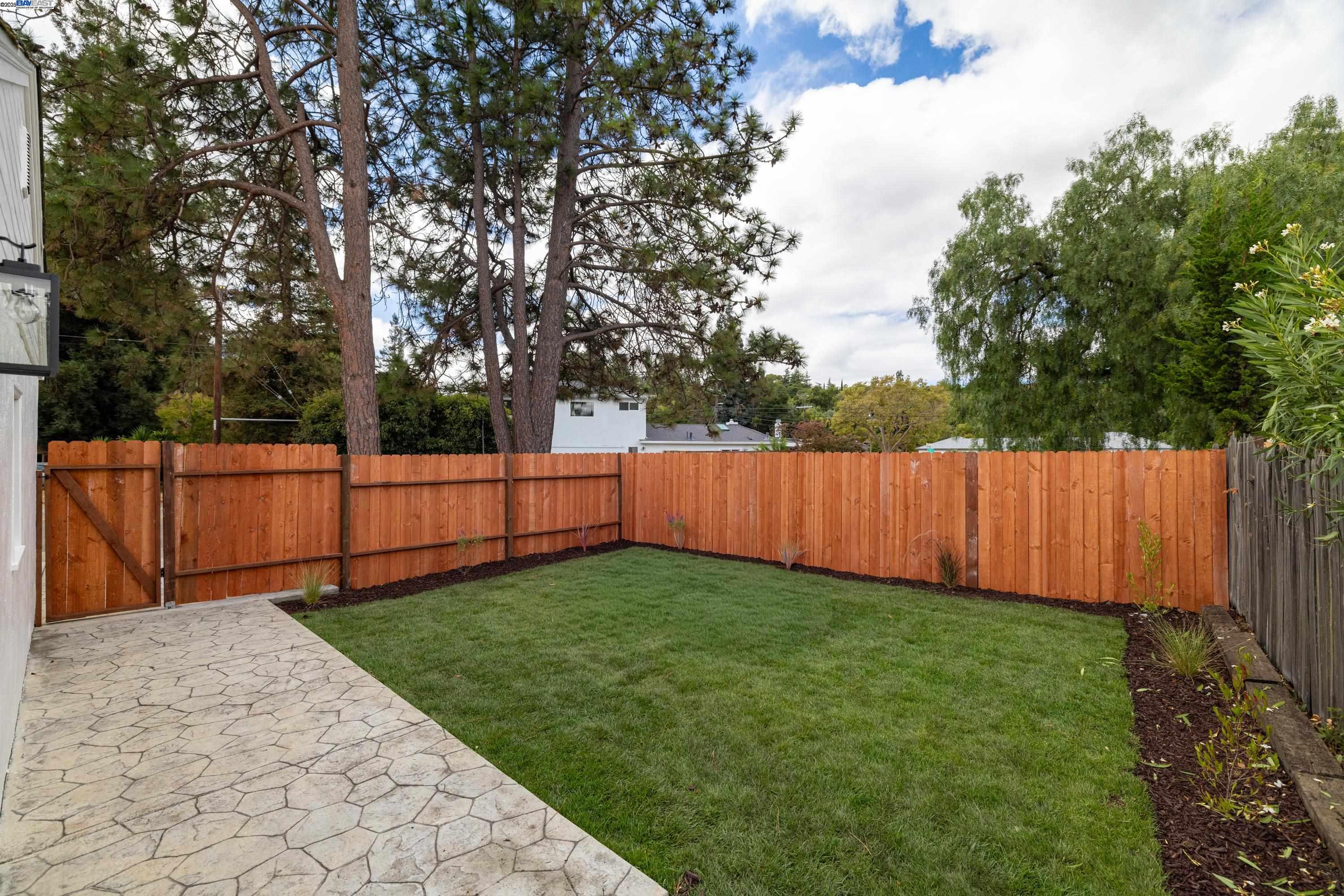 Detail Gallery Image 13 of 18 For 22134 Orange Ave, Castro Valley,  CA 94546 - 2 Beds | 1 Baths