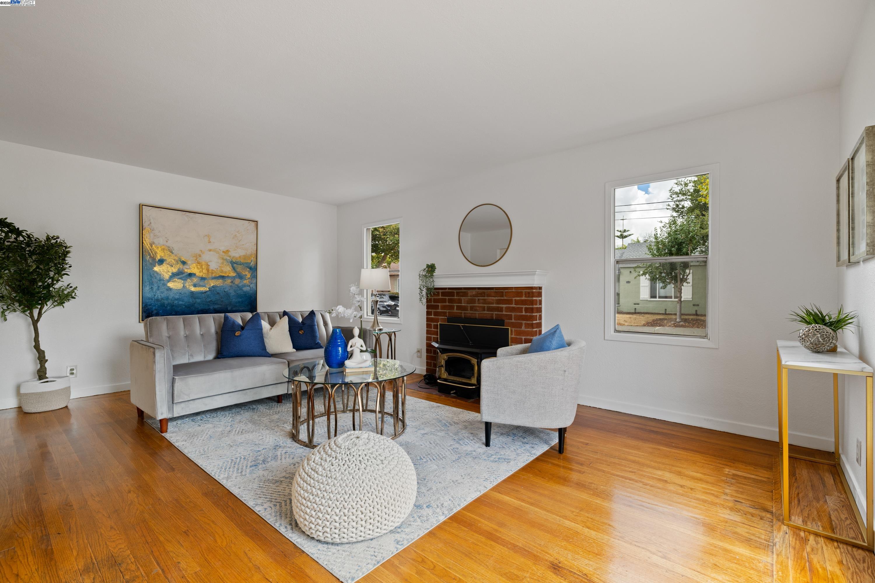 Detail Gallery Image 5 of 18 For 22134 Orange Ave, Castro Valley,  CA 94546 - 2 Beds | 1 Baths