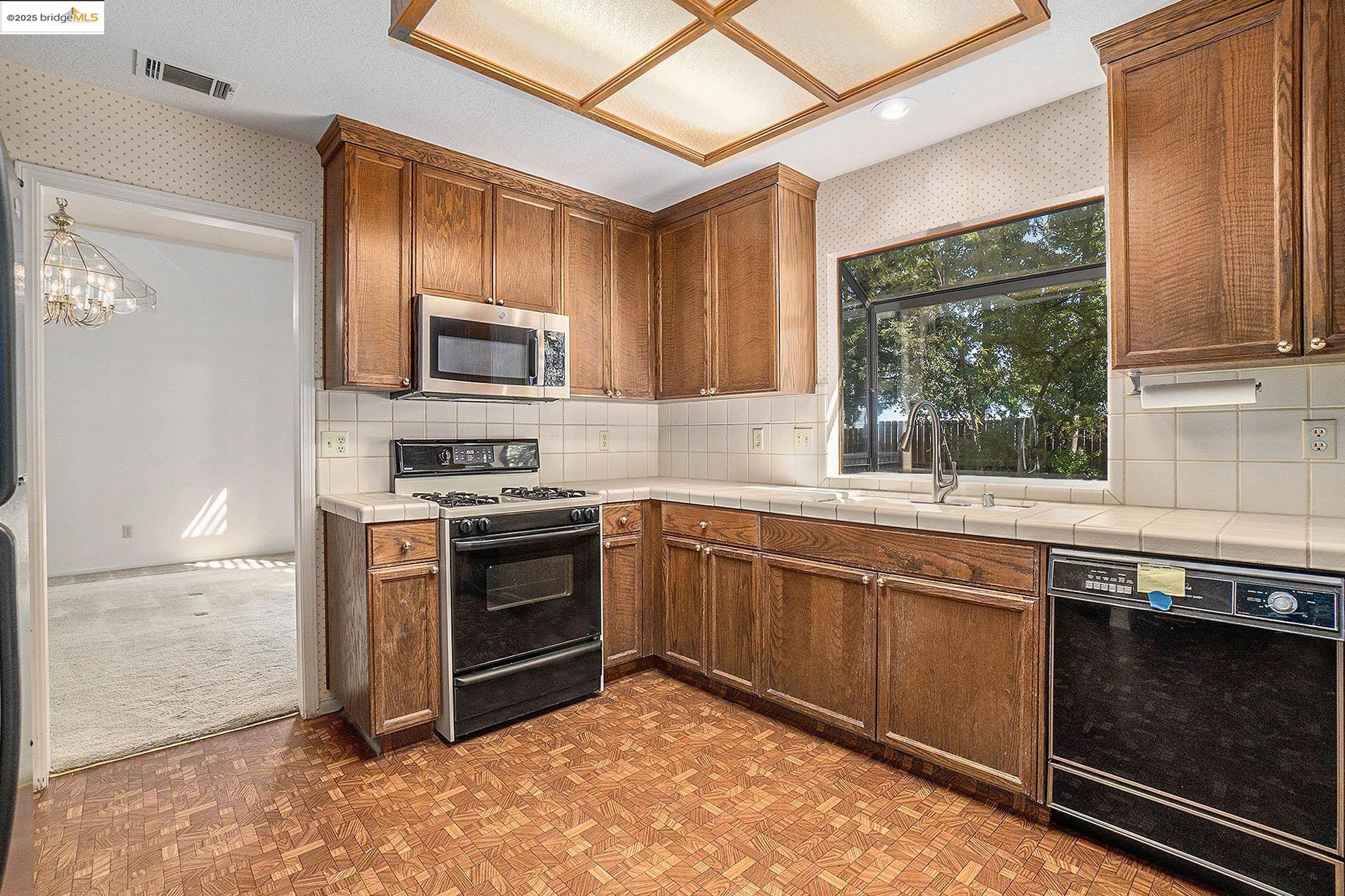 Detail Gallery Image 6 of 33 For 3523 Tabora Drive, Antioch,  CA 94509 - 4 Beds | 2/1 Baths