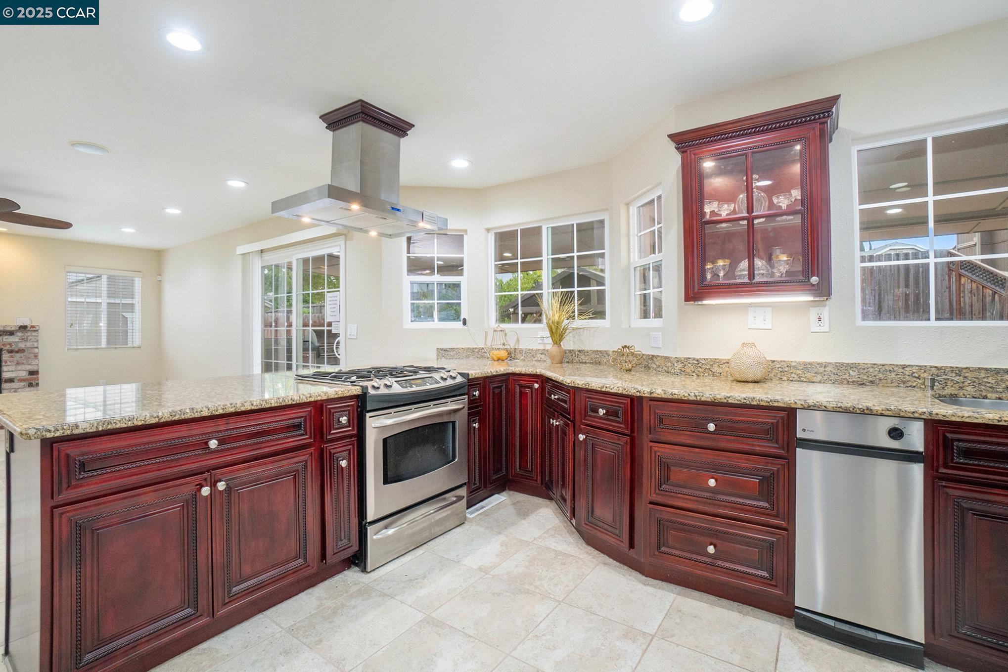 Detail Gallery Image 18 of 45 For 924 Flintrock Drive, Antioch,  CA 94509-6981 - 4 Beds | 2/1 Baths