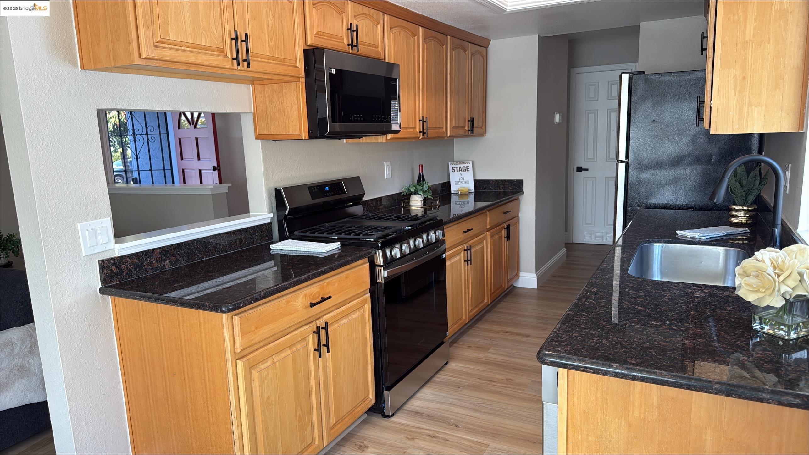 Detail Gallery Image 6 of 14 For 3301 Saint James Pl, Antioch,  CA 94509 - 3 Beds | 2 Baths