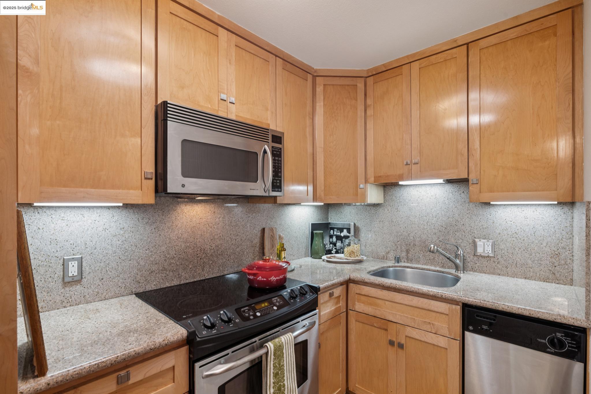 Detail Gallery Image 18 of 43 For 988 Fulton St #132,  San Francisco,  CA 94117 - 1 Beds | 1 Baths