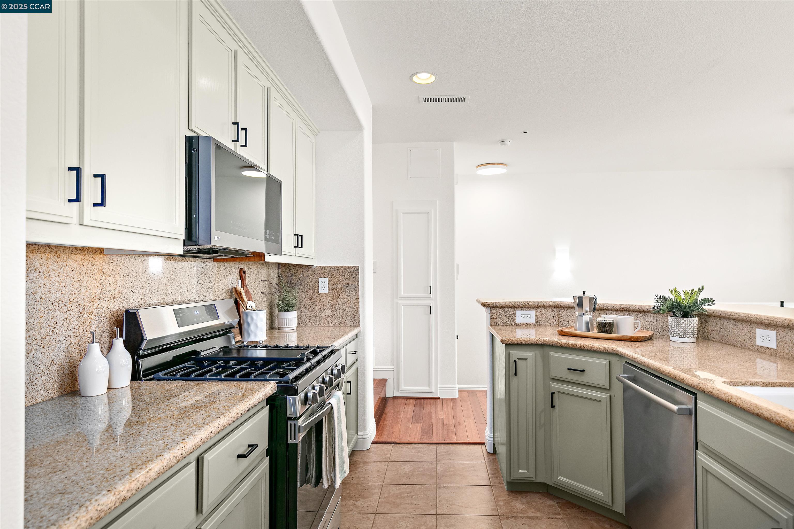 Photo #11: 41111341 Listing: Photo #11