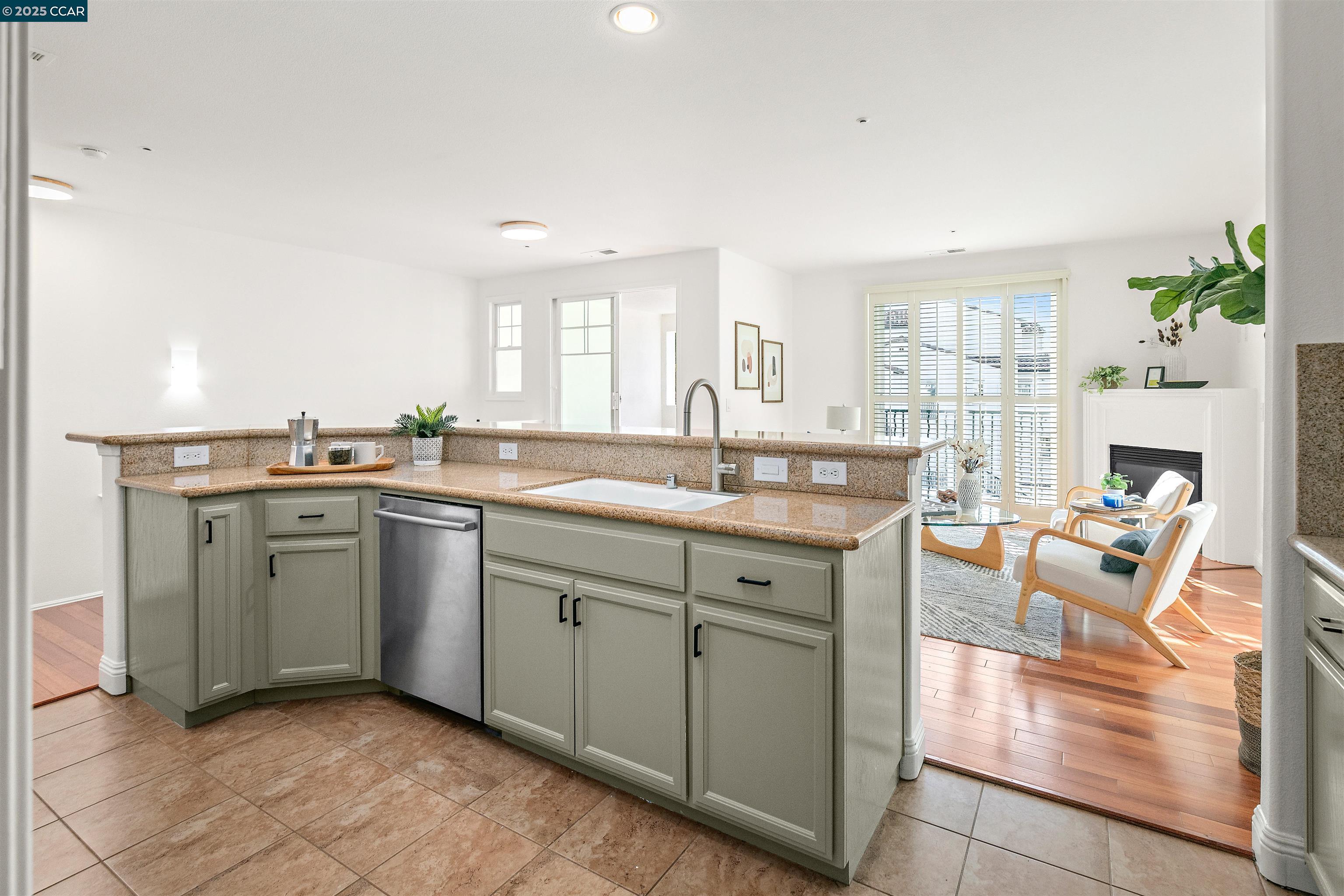 Photo #12: 41111341 Listing: Photo #12