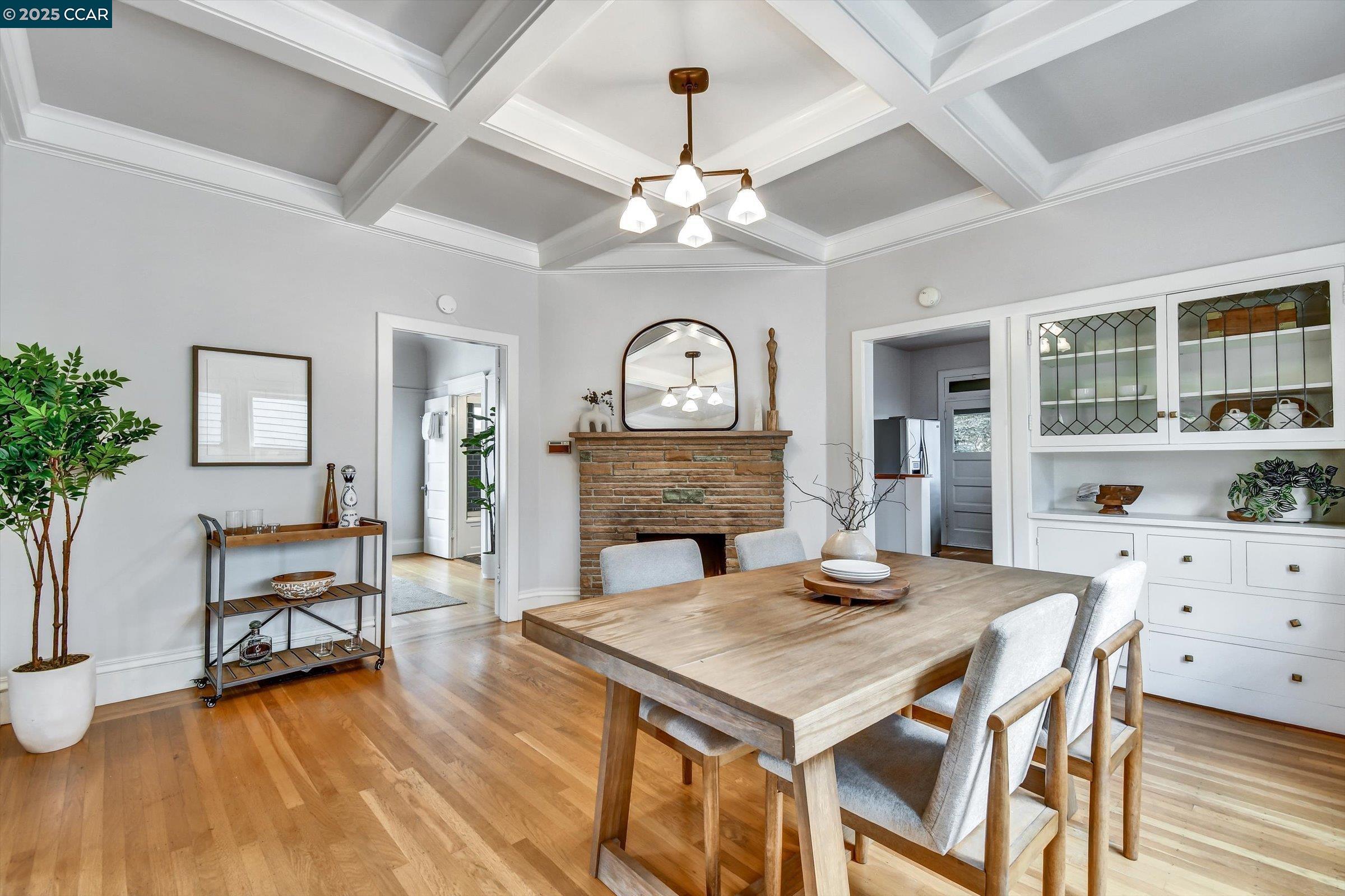 Detail Gallery Image 10 of 46 For 512 Haddon Rd, Oakland,  CA 94606 - 2 Beds | 1/1 Baths