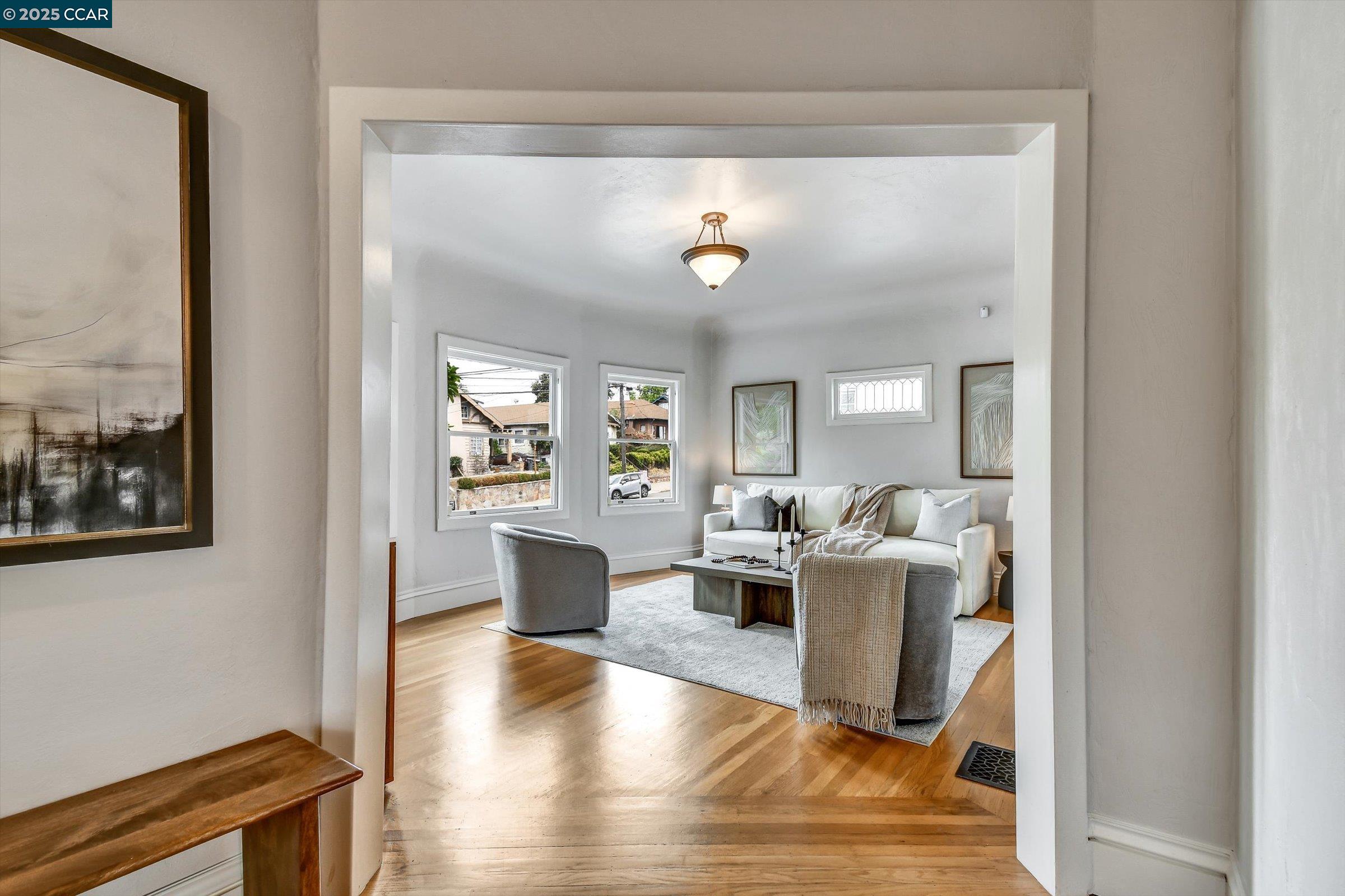 Detail Gallery Image 13 of 46 For 512 Haddon Rd, Oakland,  CA 94606 - 2 Beds | 1/1 Baths