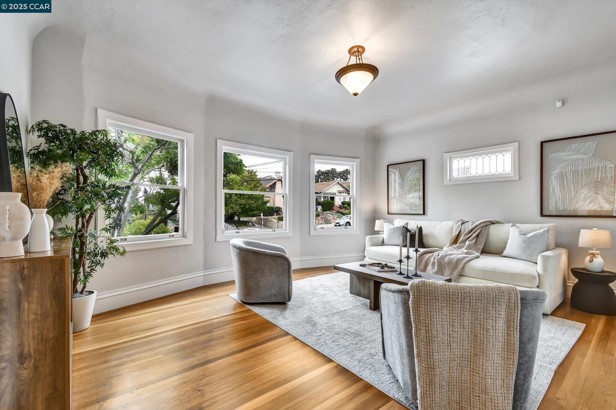 Detail Gallery Image 14 of 46 For 512 Haddon Rd, Oakland,  CA 94606 - 2 Beds | 1/1 Baths