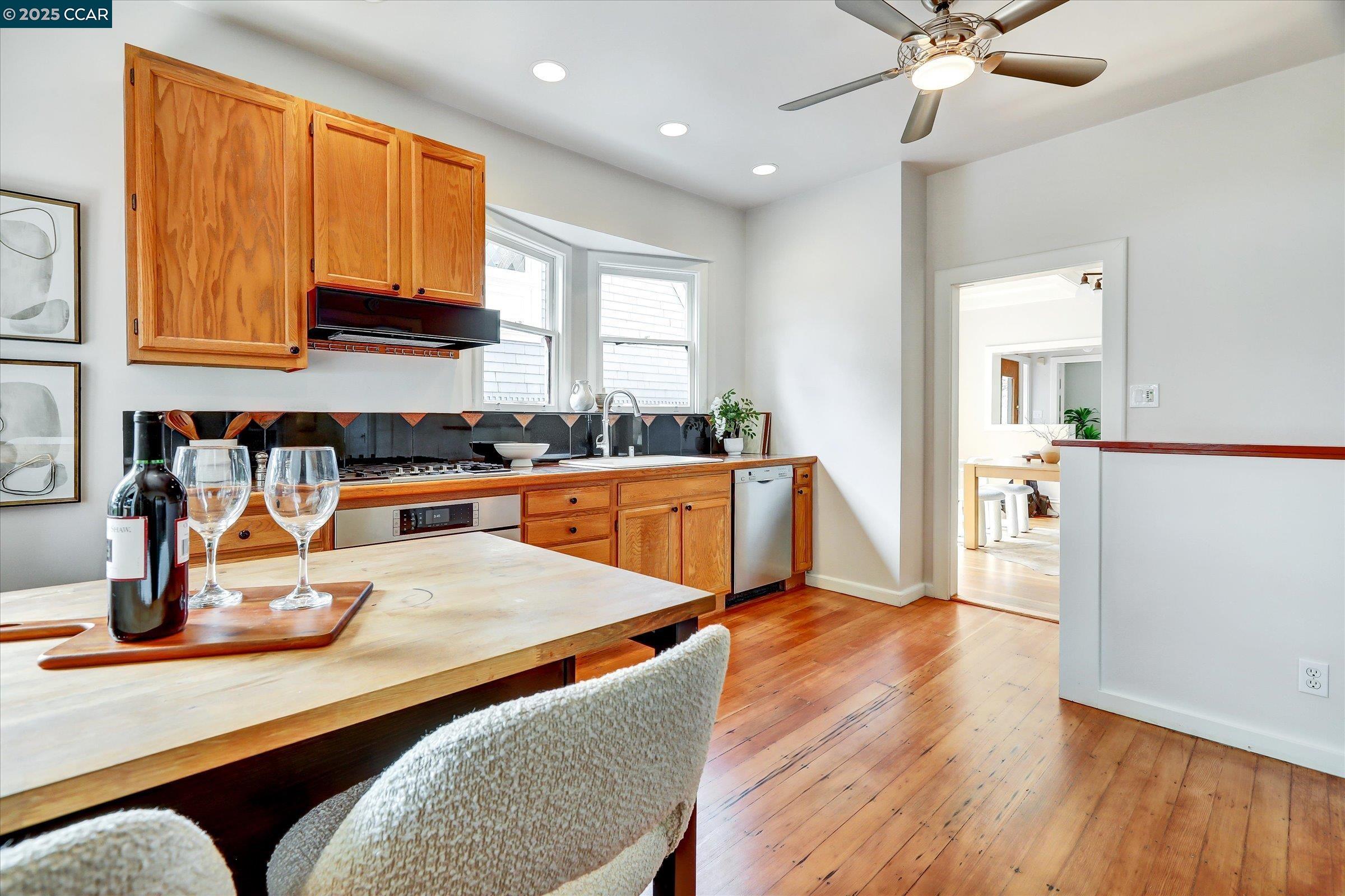 Detail Gallery Image 17 of 46 For 512 Haddon Rd, Oakland,  CA 94606 - 2 Beds | 1/1 Baths